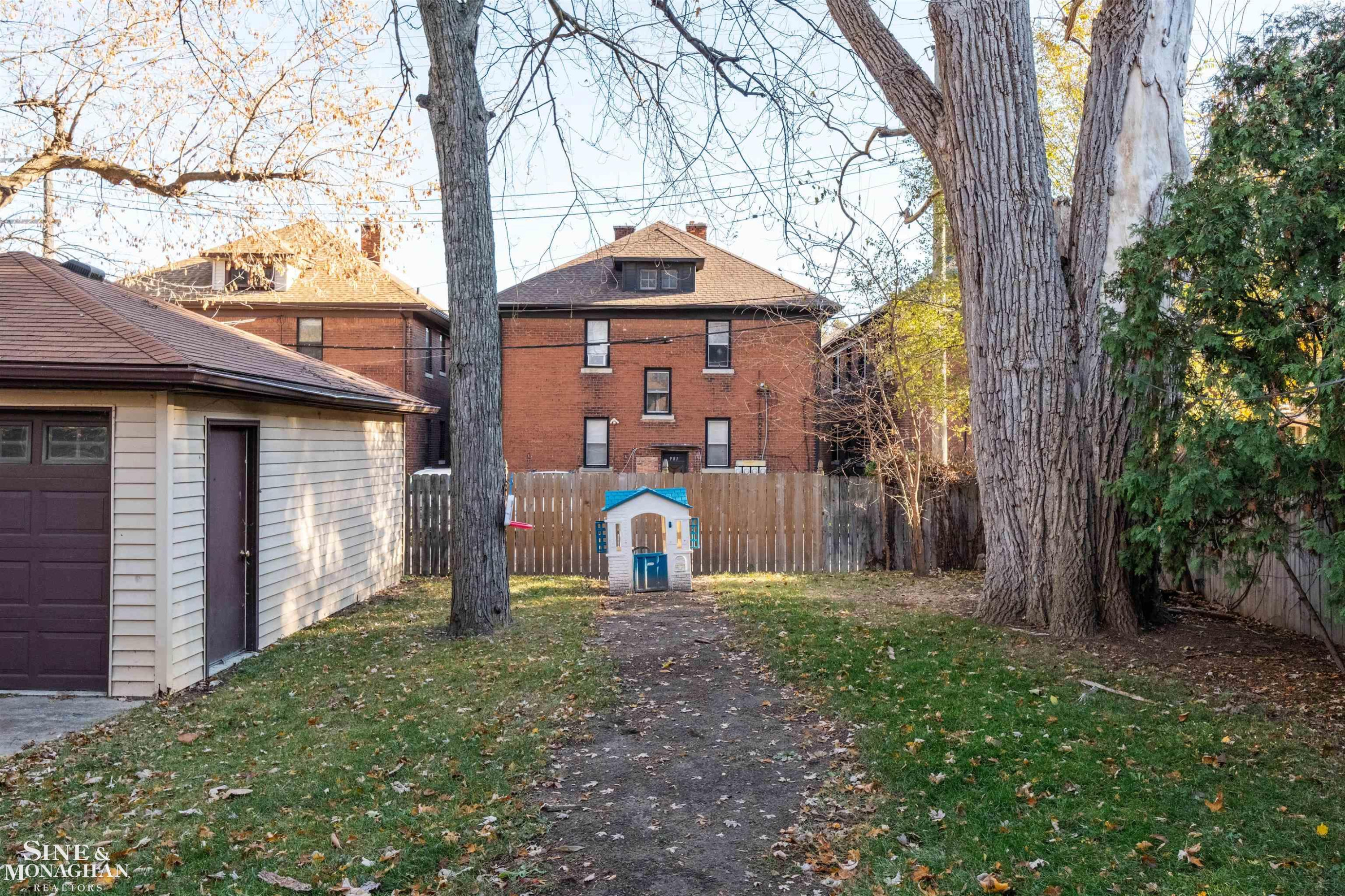 976 Lakepointe Street, Grosse Pointe Park, MI 48230 — Photo 24