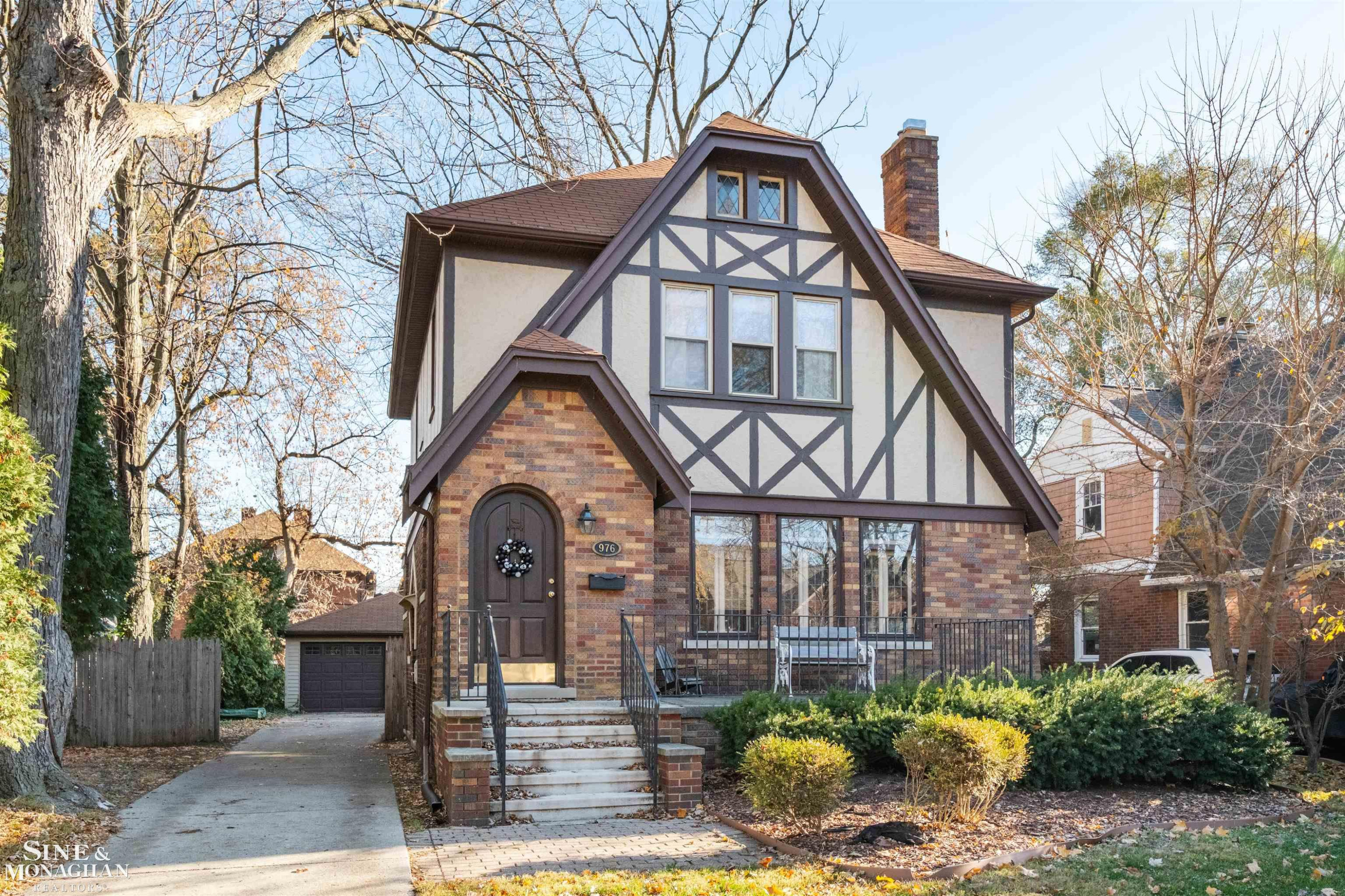 976 Lakepointe Street, Grosse Pointe Park, MI 48230 — Photo 31