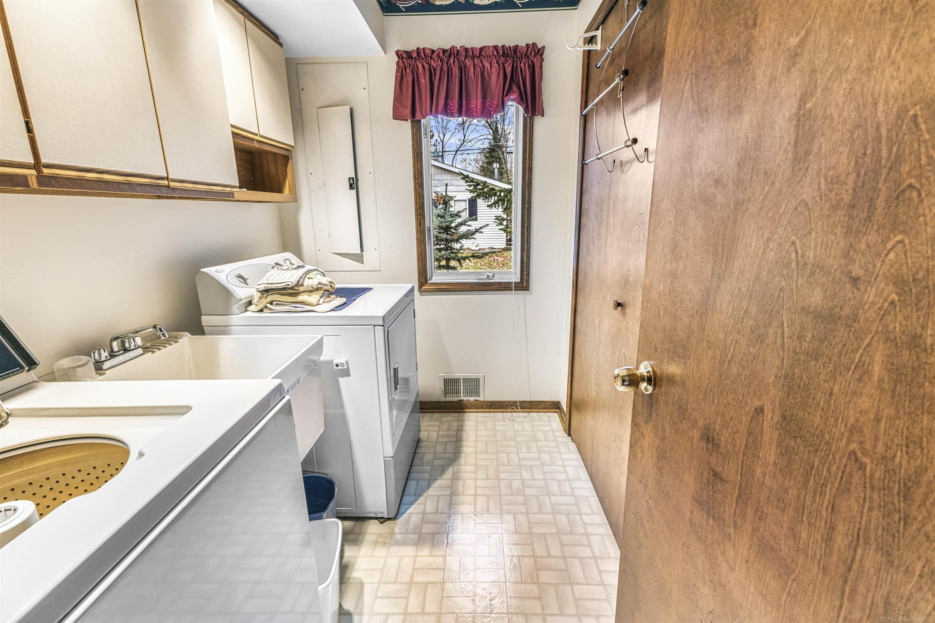 12315 E Houghton Lake Drive, Houghton Lake, MI 48629 — Photo 20