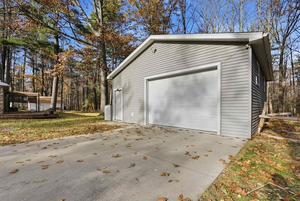 930 W Walter Road, Sanford, MI 48657 — Photo 35