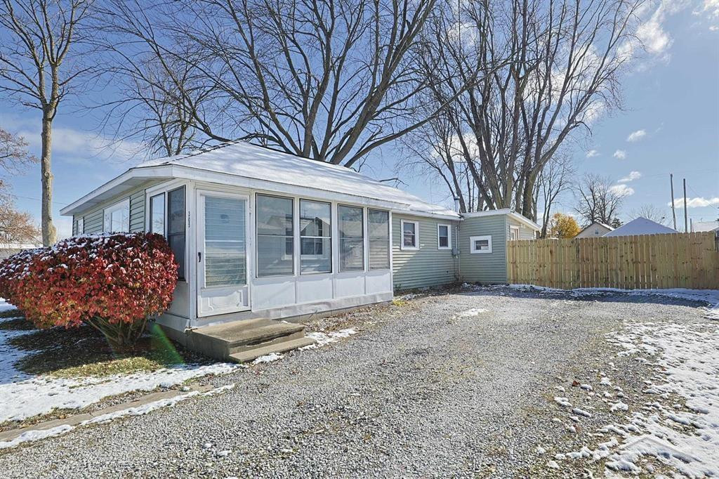 305 W Benjamin Street, Linwood, MI 48634 — front exterior