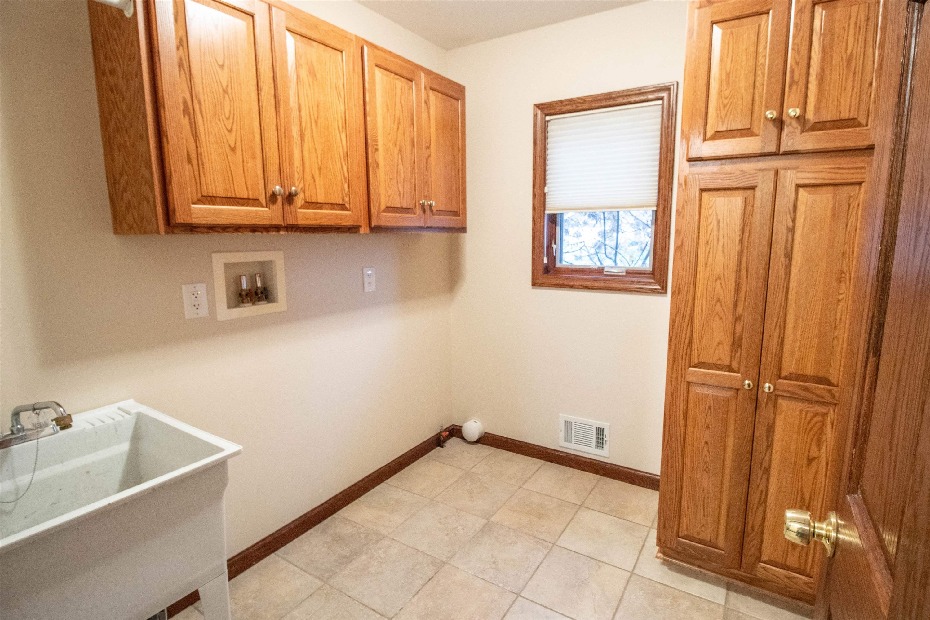 8364 Oak Ridge Drive, MI — Photo 16
