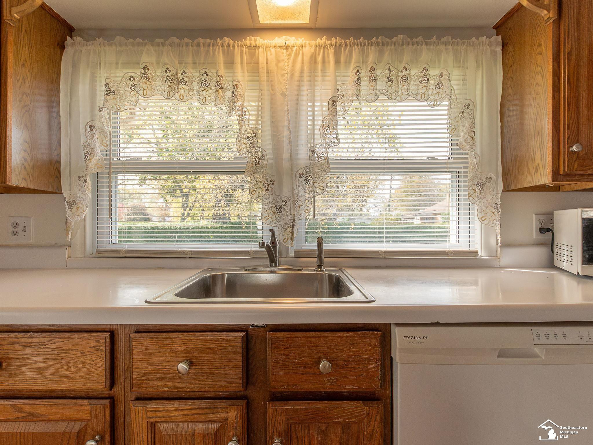 3211 Parkwood Street, Monroe, MI 48162 — Photo 12