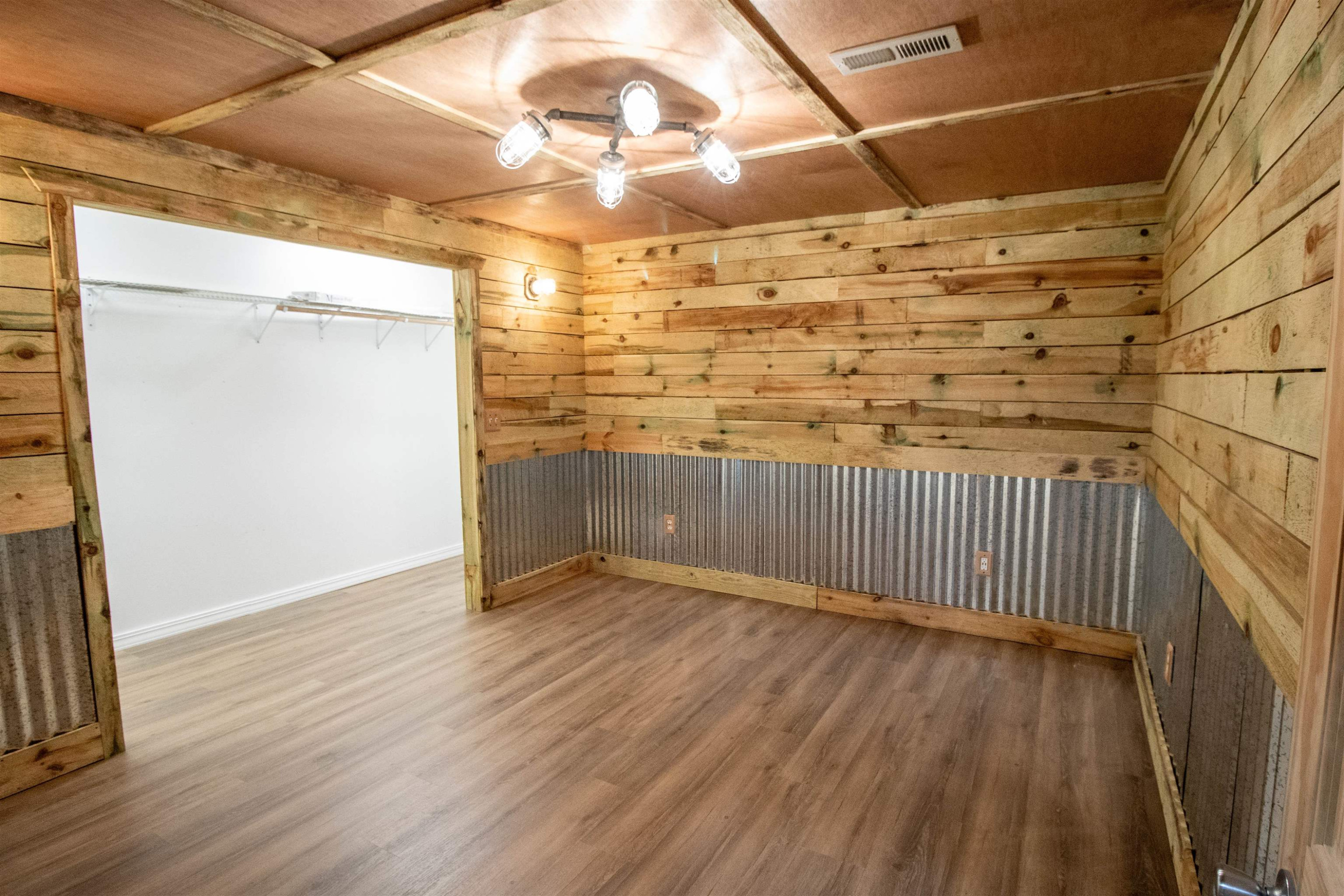 8364 Oak Ridge Drive, MI — Photo 38