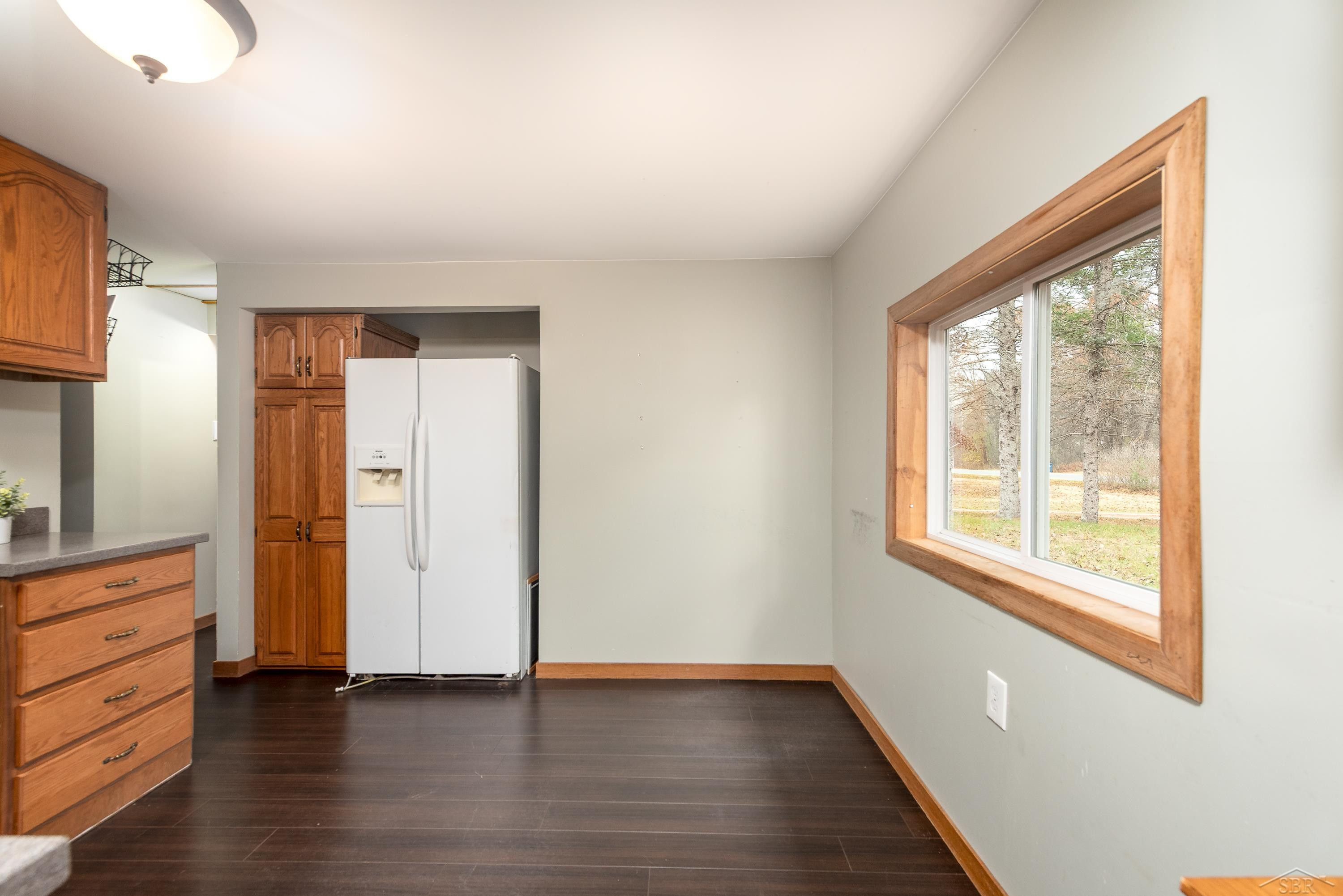 428 S 8 Mile Road, Midland, MI 48640 — Photo 8