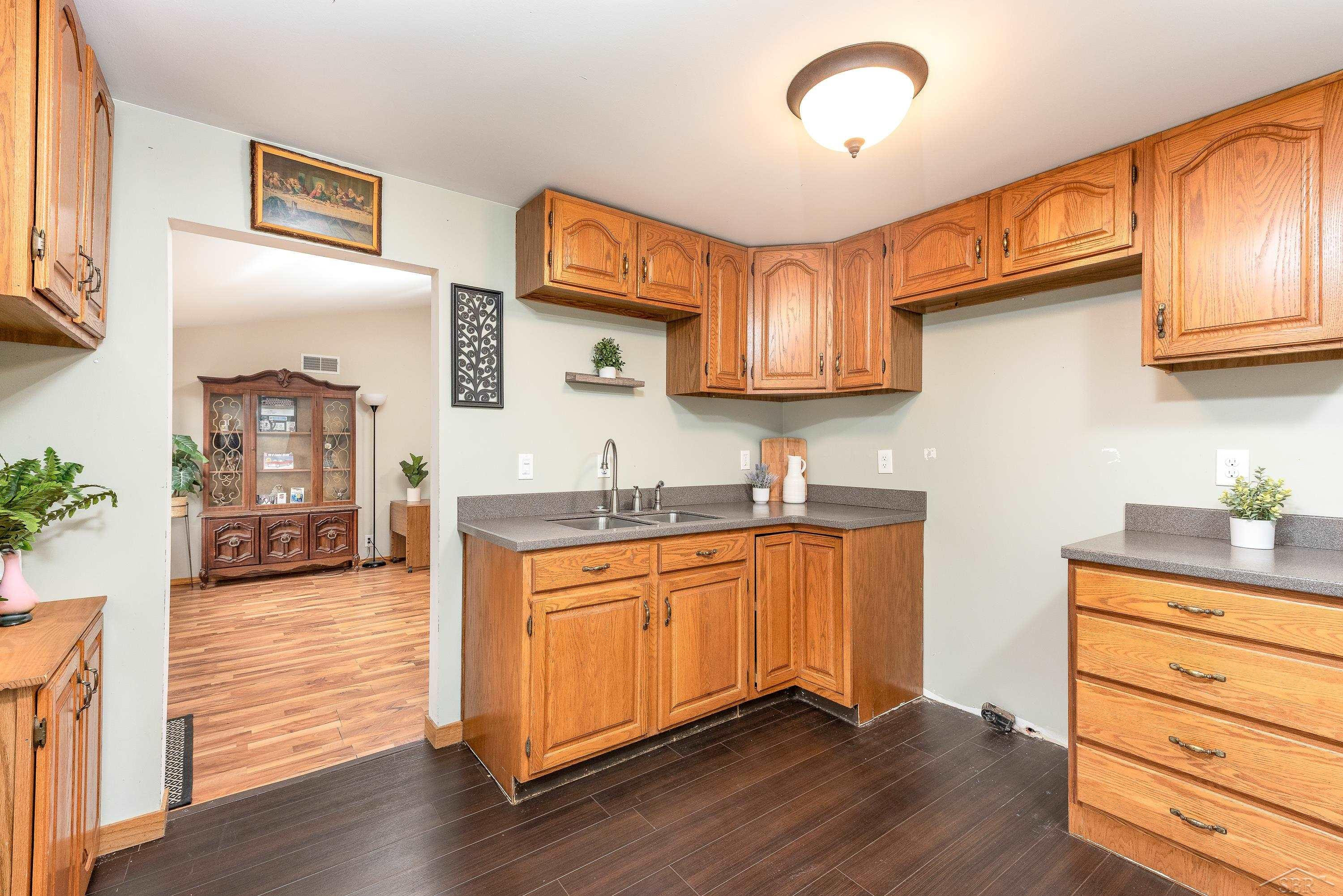 428 S 8 Mile Road, Midland, MI 48640 — Photo 9