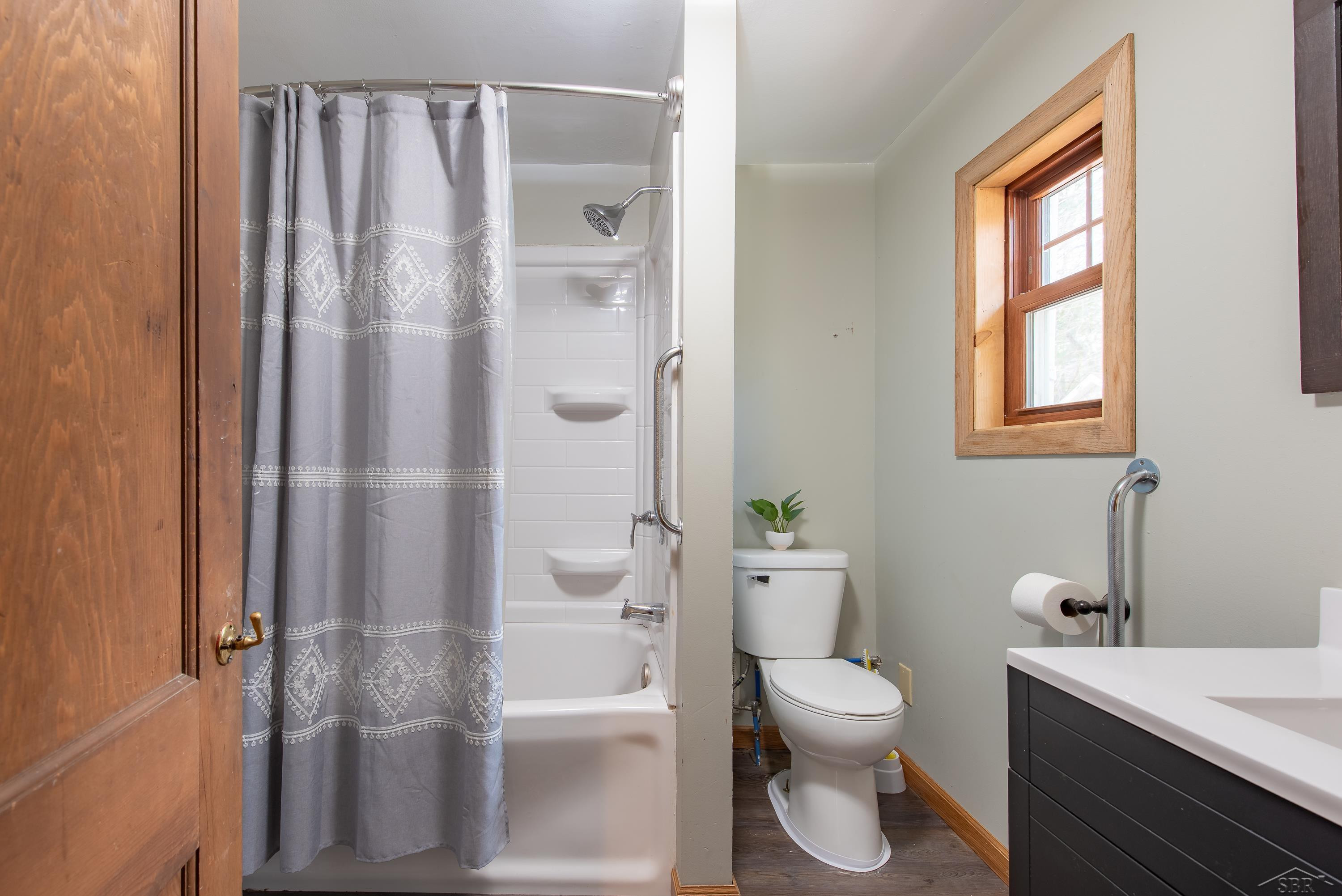 428 S 8 Mile Road, Midland, MI 48640 — Photo 17