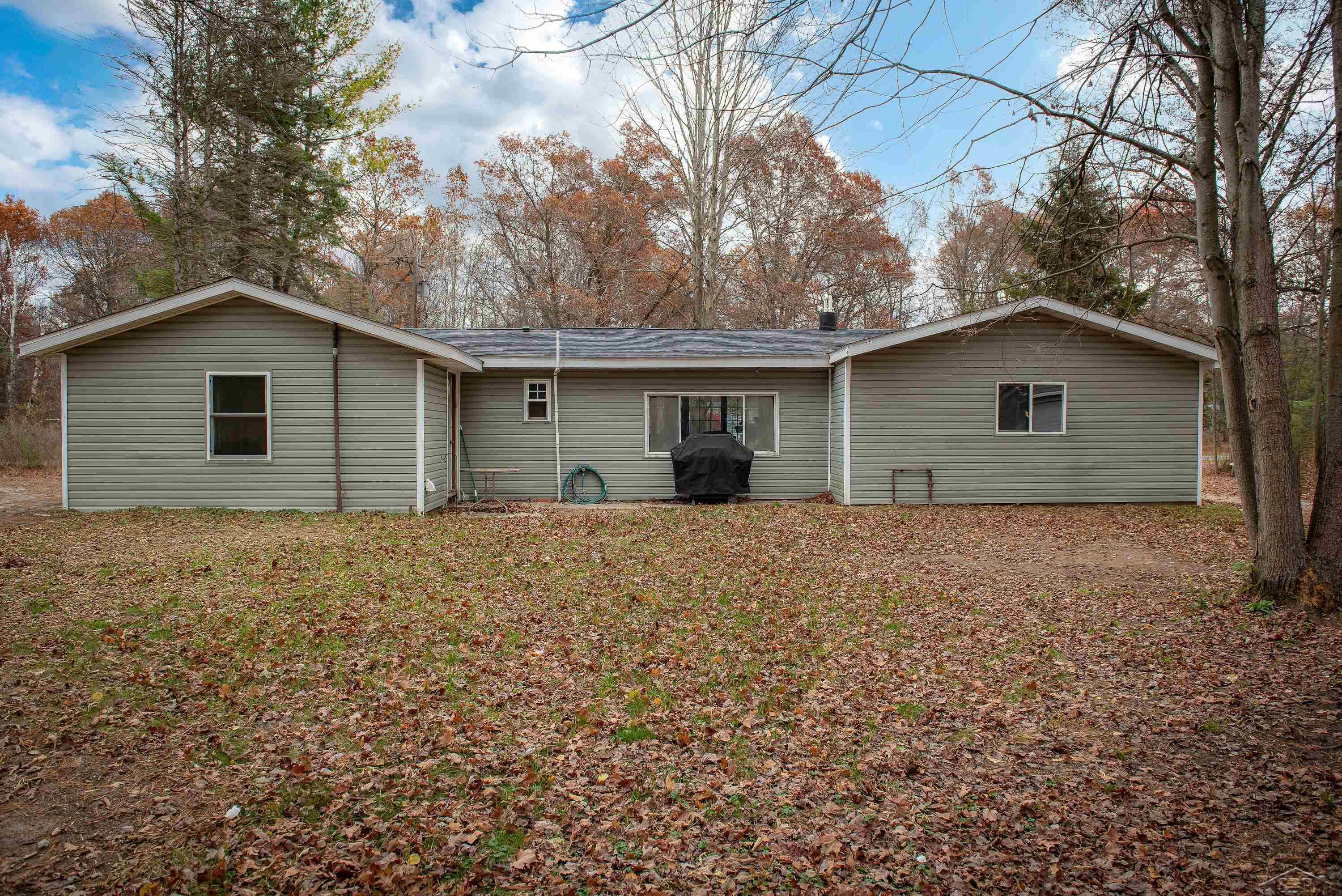 428 S 8 Mile Road, Midland, MI 48640 — Photo 32