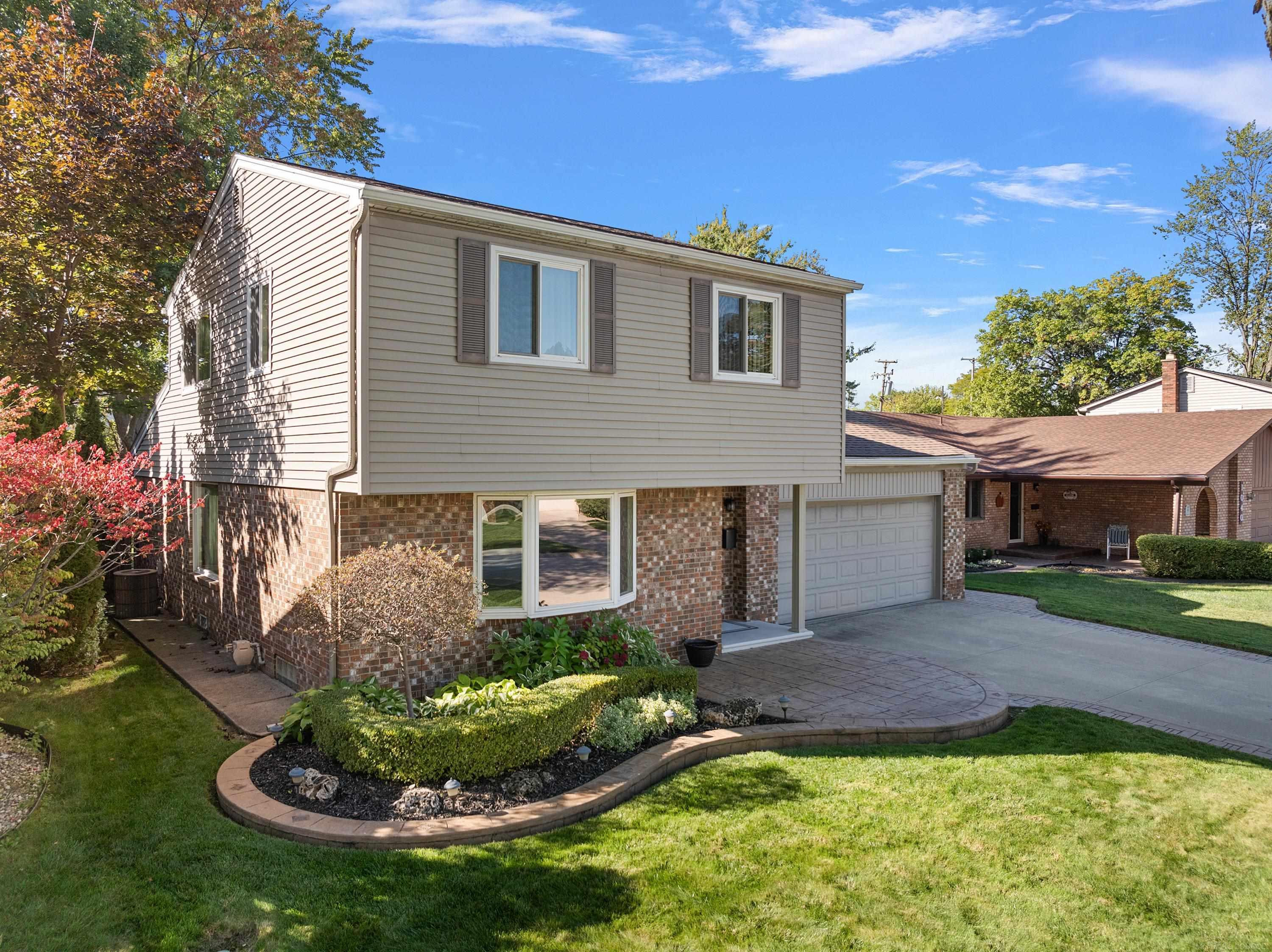 1050 Roslyn Road, Mount Clemens, MI 48043 — Photo 3