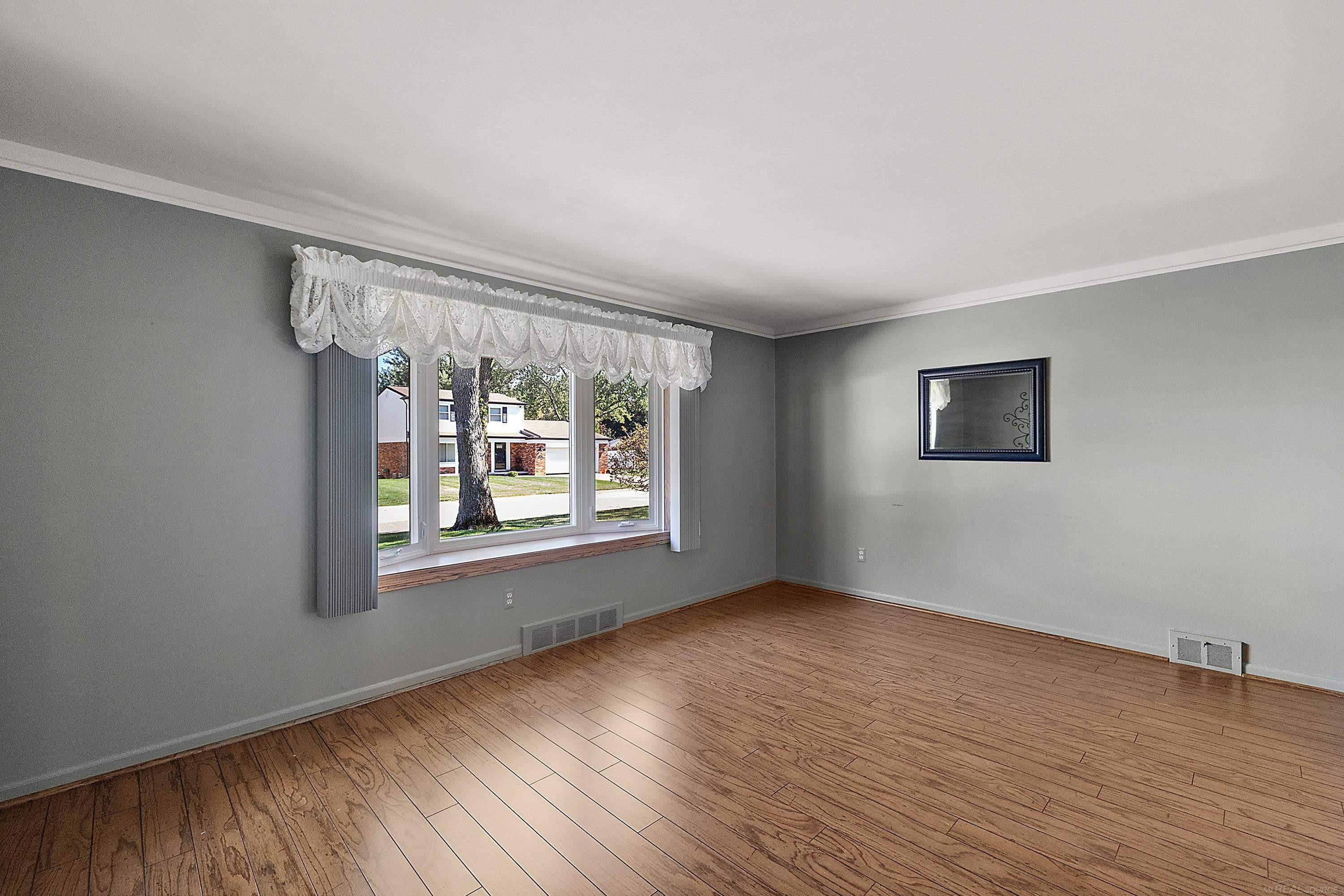 1050 Roslyn Road, Mount Clemens, MI 48043 — Photo 5