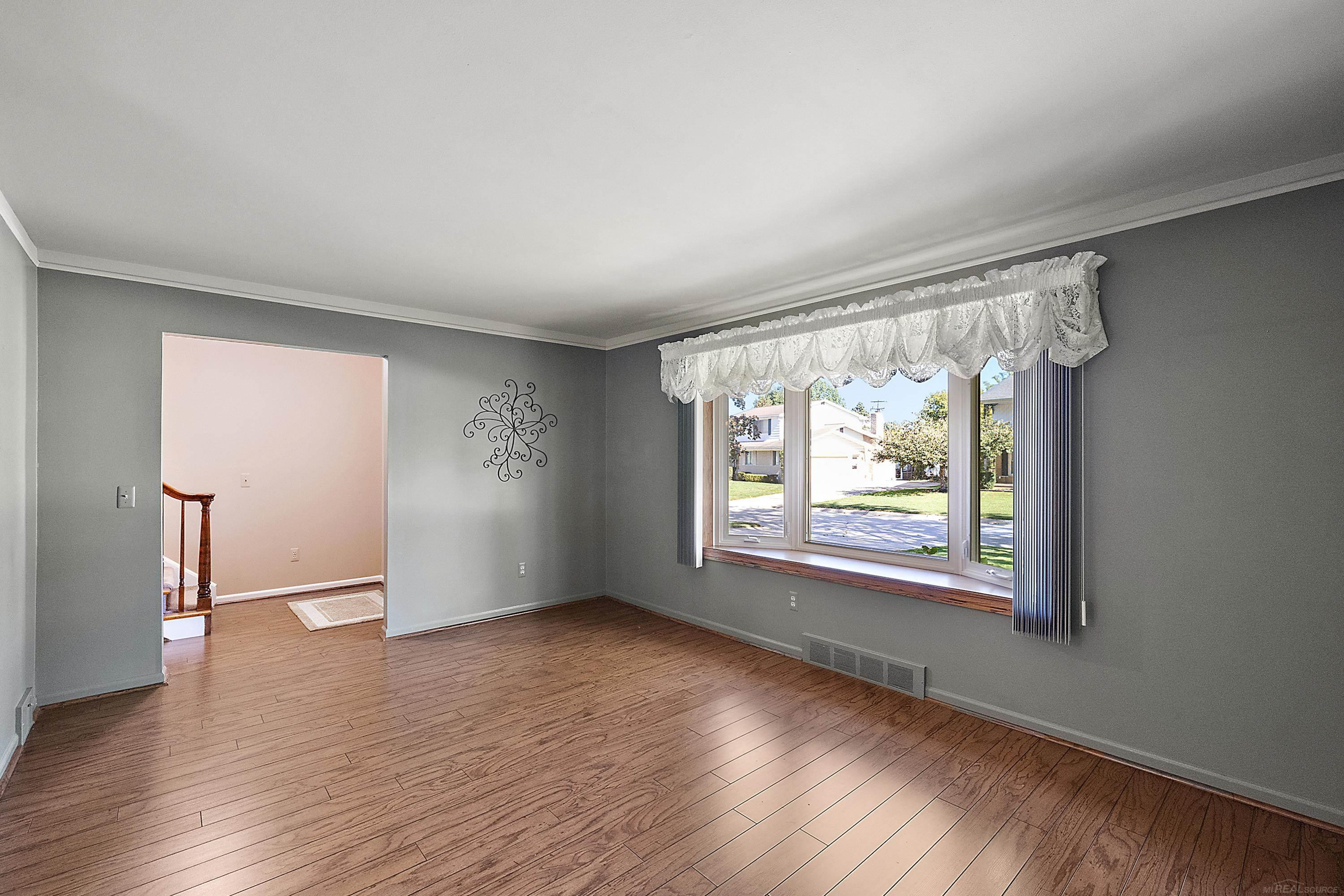 1050 Roslyn Road, Mount Clemens, MI 48043 — Photo 6