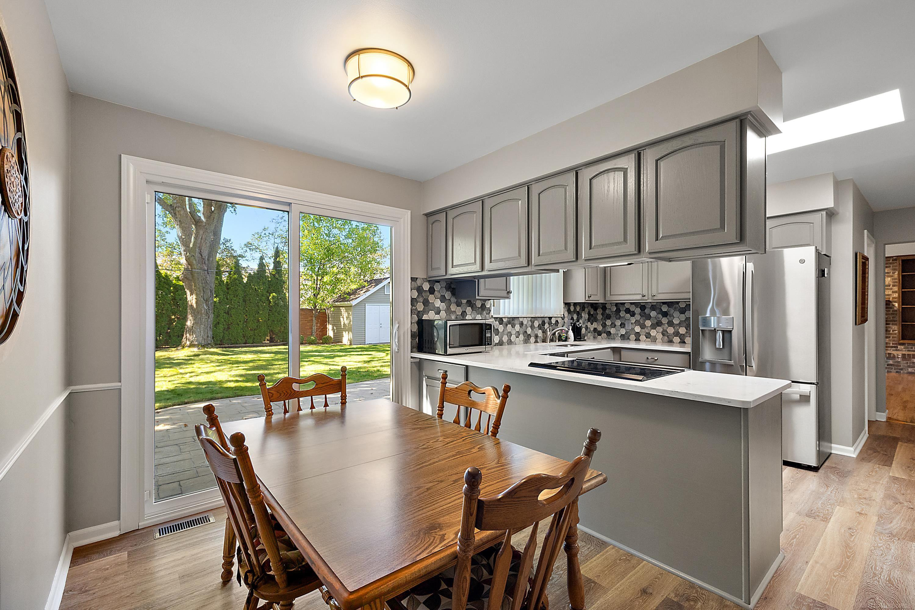 1050 Roslyn Road, Mount Clemens, MI 48043 — Photo 10