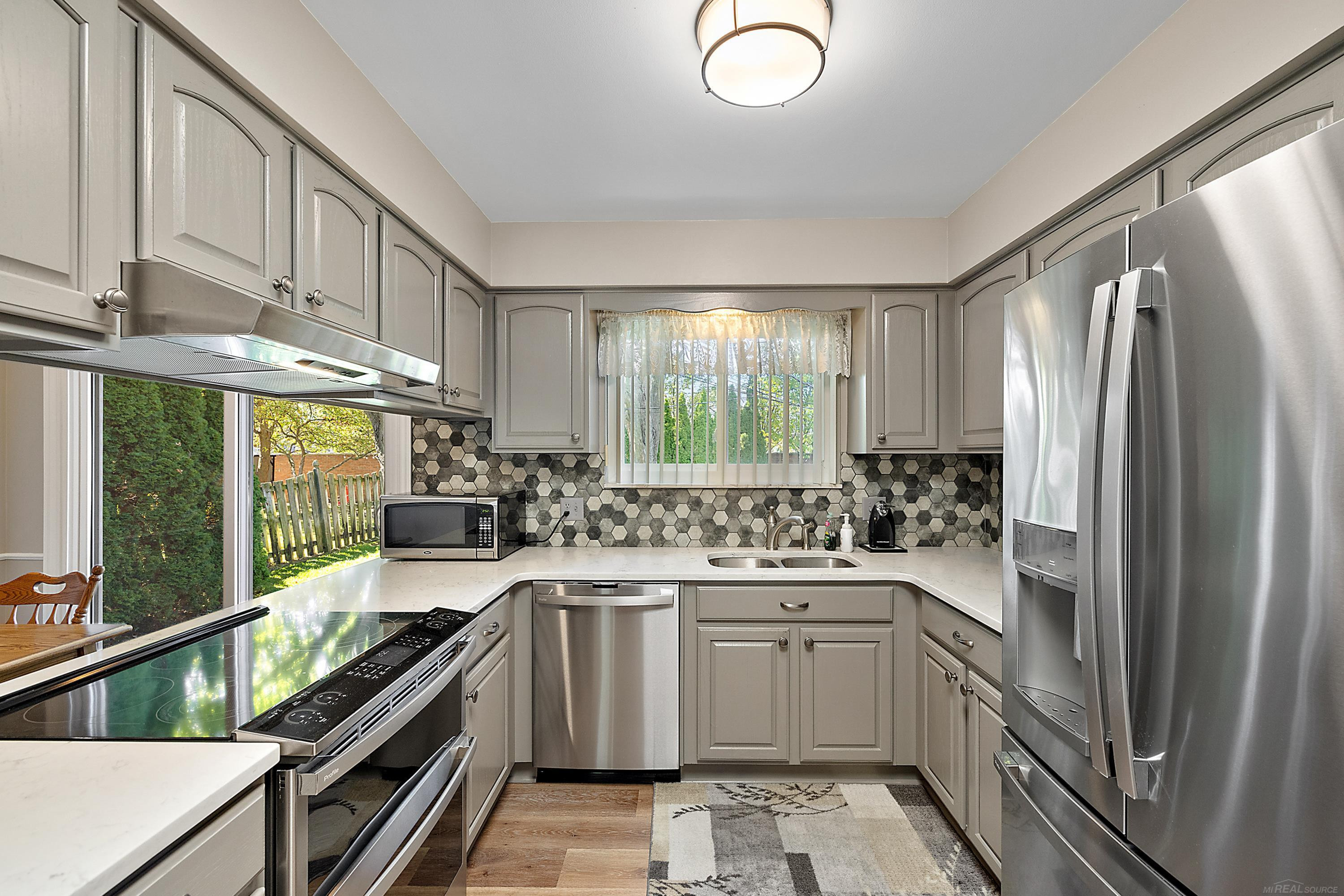 1050 Roslyn Road, Mount Clemens, MI 48043 — Photo 12