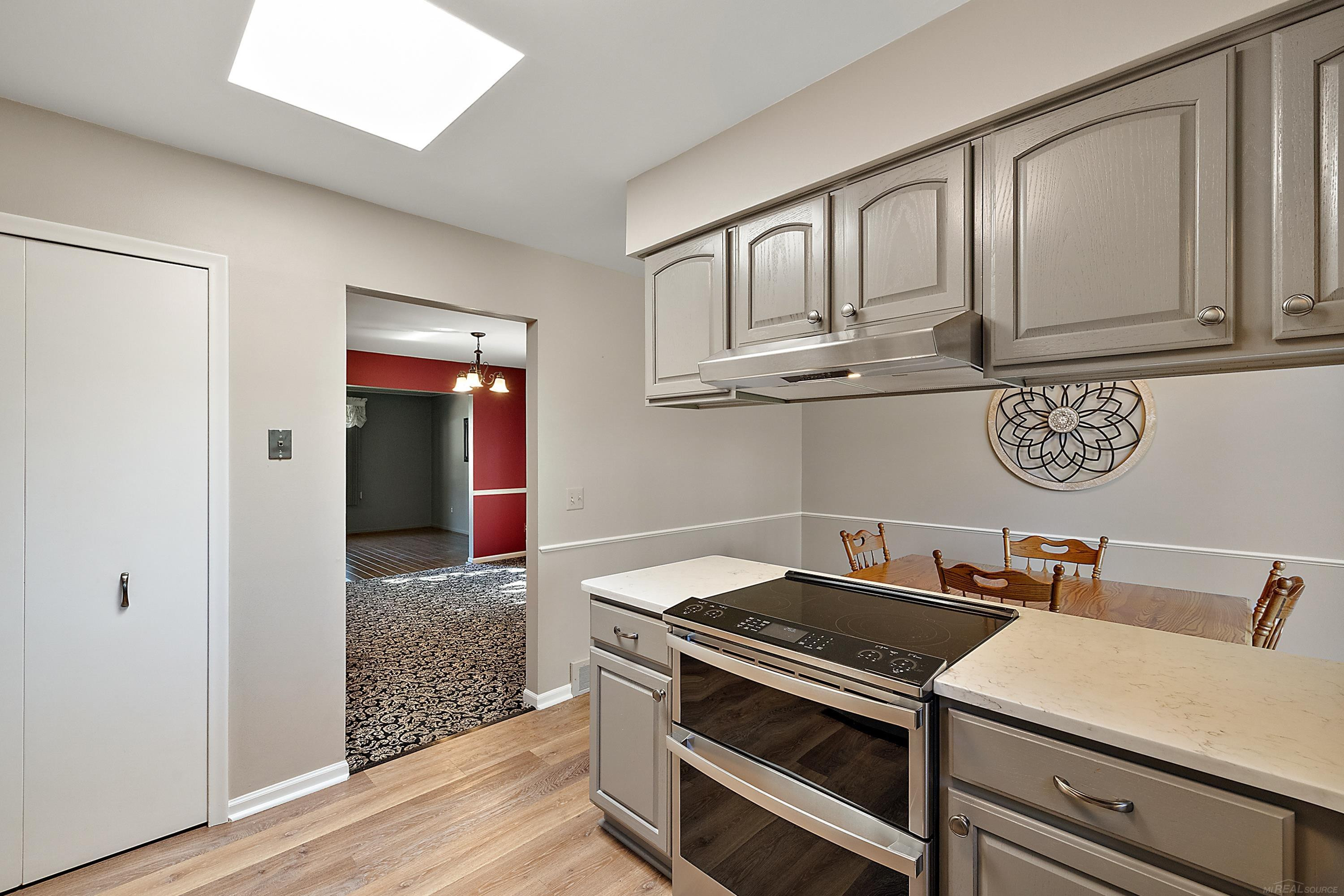 1050 Roslyn Road, Mount Clemens, MI 48043 — Photo 13