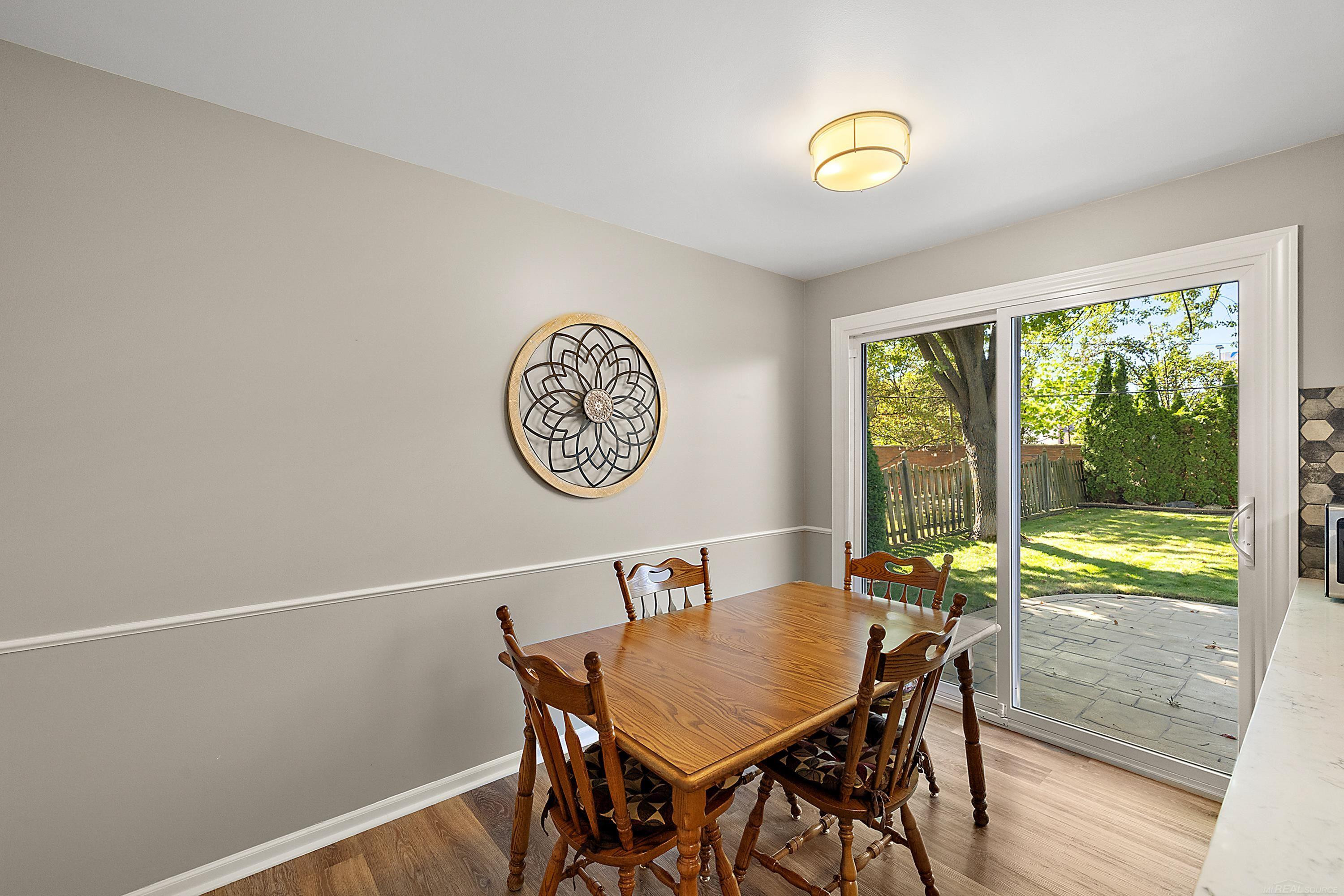 1050 Roslyn Road, Mount Clemens, MI 48043 — Photo 16