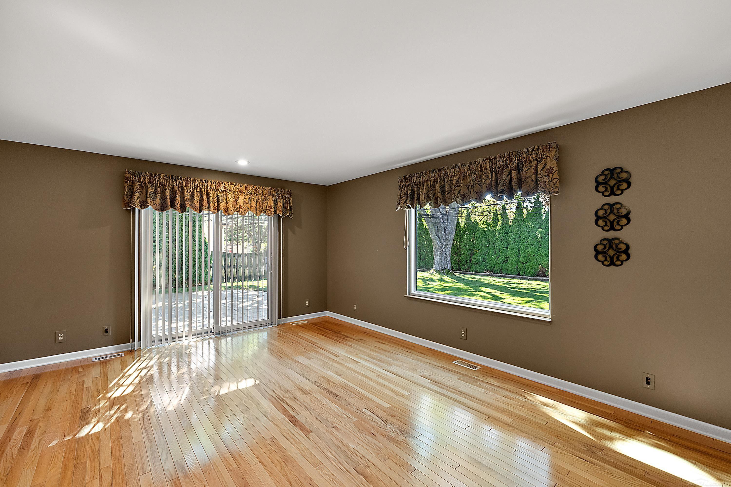 1050 Roslyn Road, Mount Clemens, MI 48043 — Photo 20