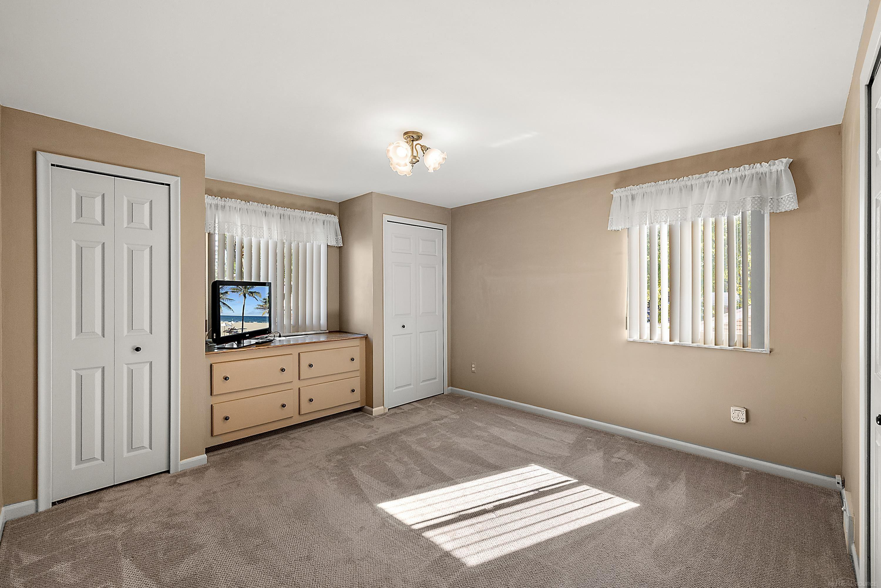 1050 Roslyn Road, Mount Clemens, MI 48043 — Photo 25