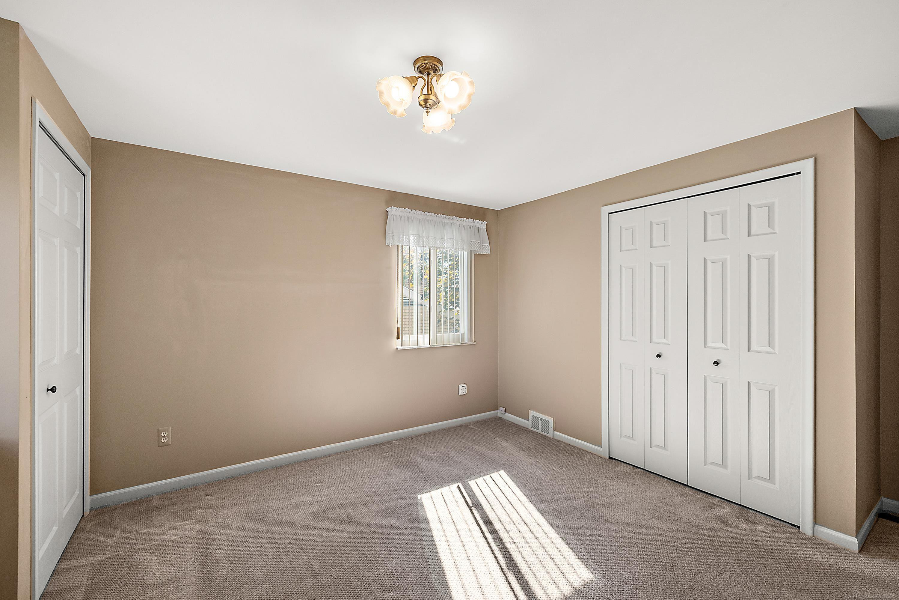 1050 Roslyn Road, Mount Clemens, MI 48043 — Photo 26