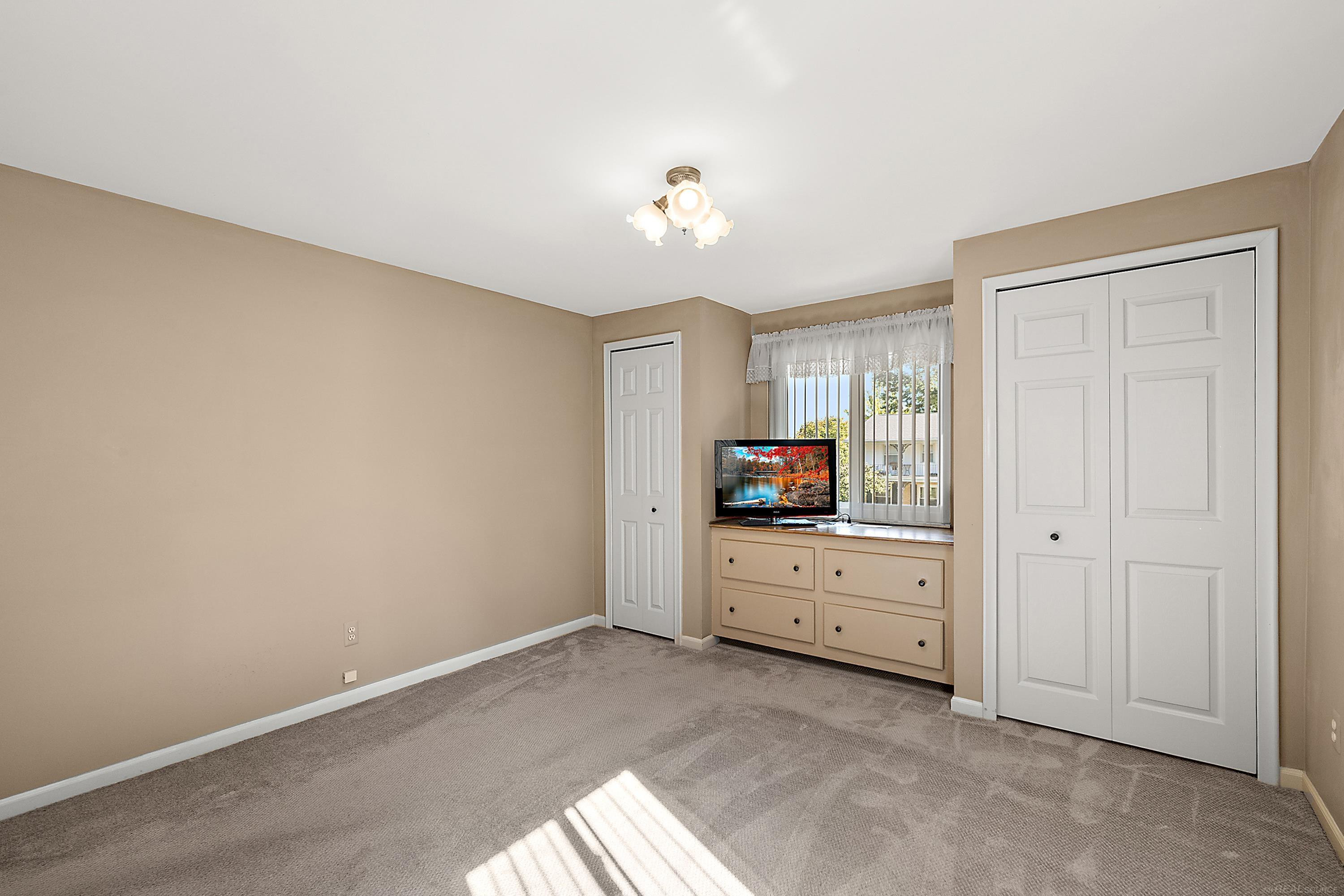 1050 Roslyn Road, Mount Clemens, MI 48043 — Photo 27