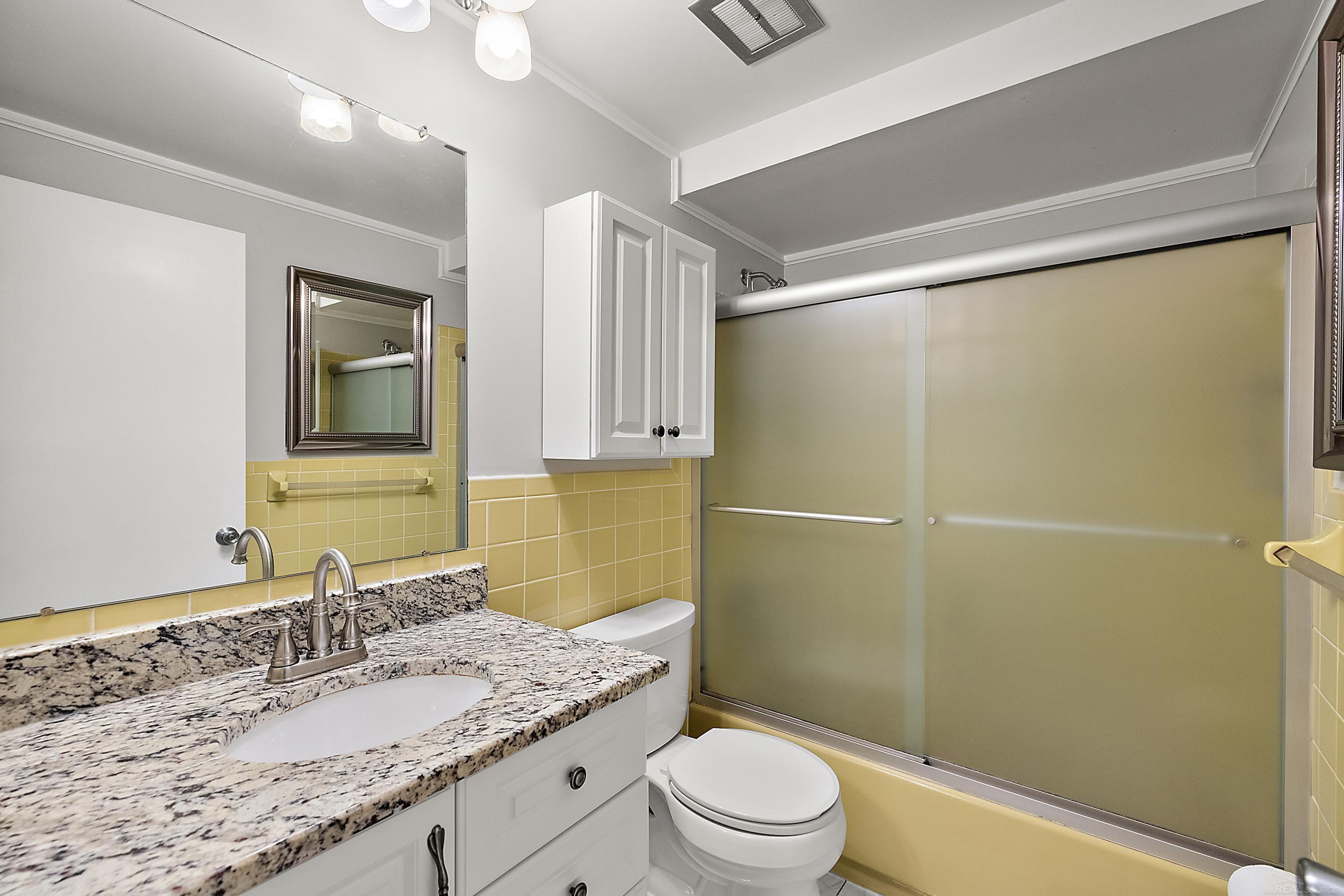 1050 Roslyn Road, Mount Clemens, MI 48043 — Photo 33