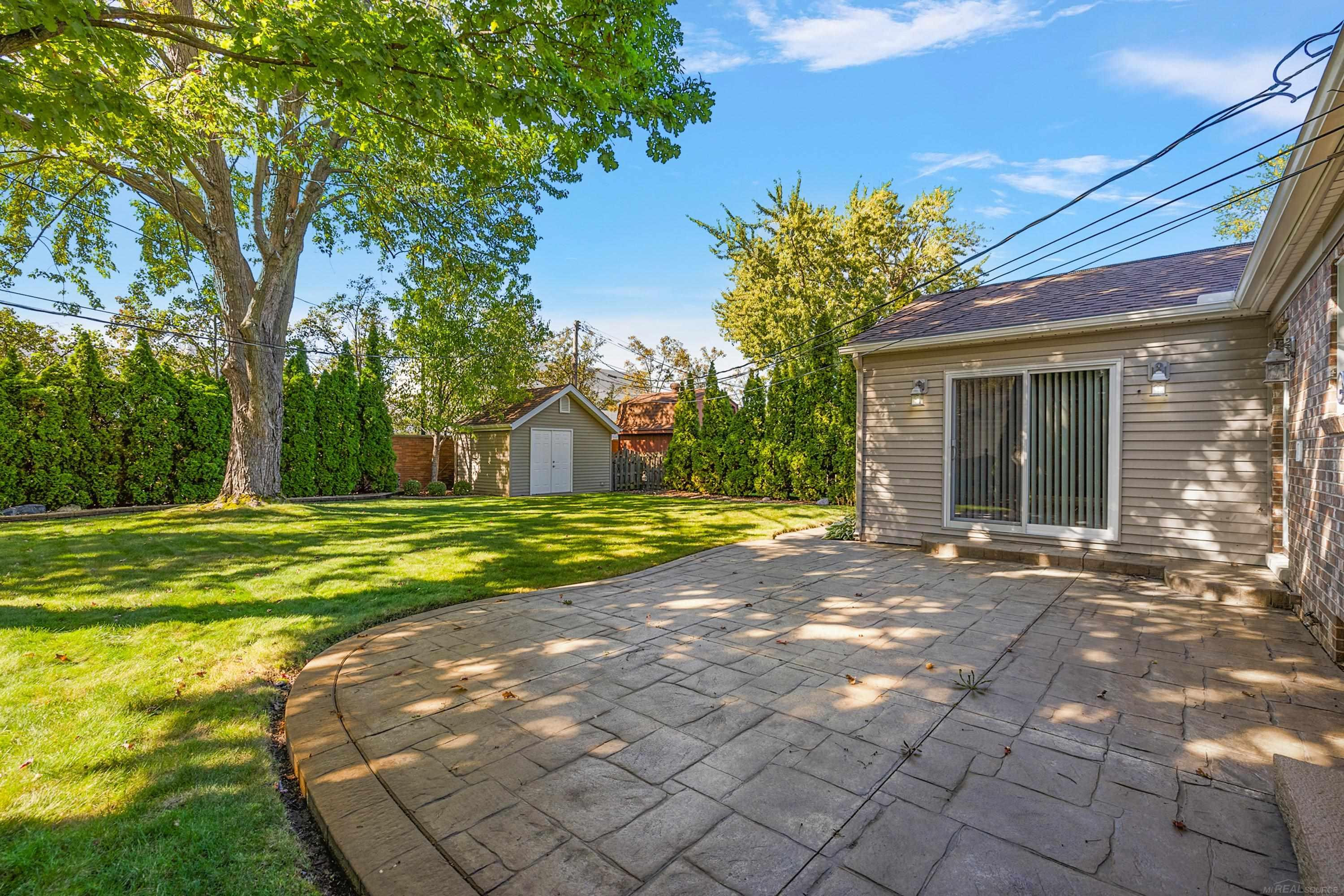 1050 Roslyn Road, Mount Clemens, MI 48043 — Photo 43