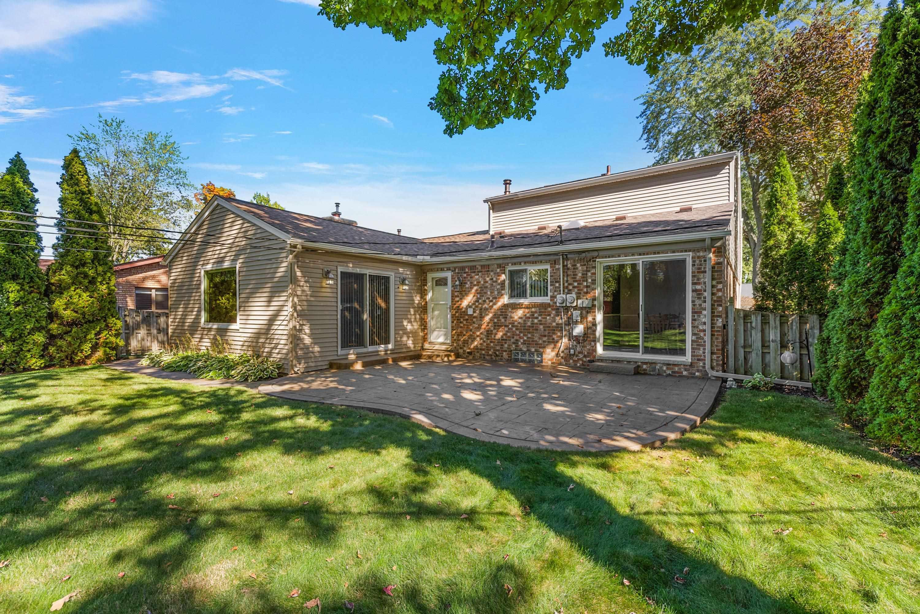 1050 Roslyn Road, Mount Clemens, MI 48043 — Photo 44