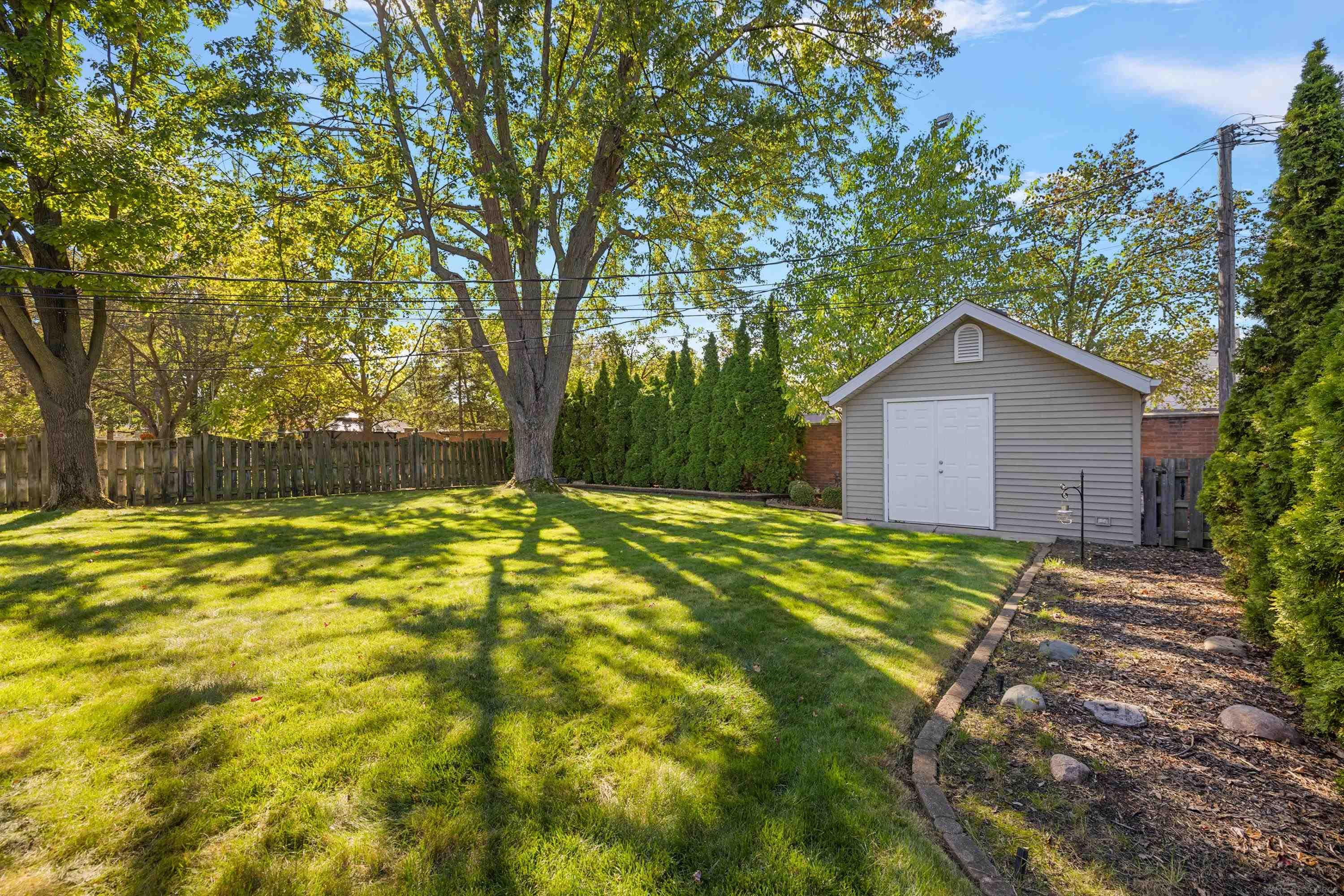 1050 Roslyn Road, Mount Clemens, MI 48043 — Photo 48