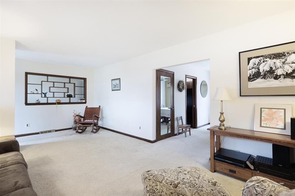 291 E Oak Street, Harrison, MI 48625 — Photo 4