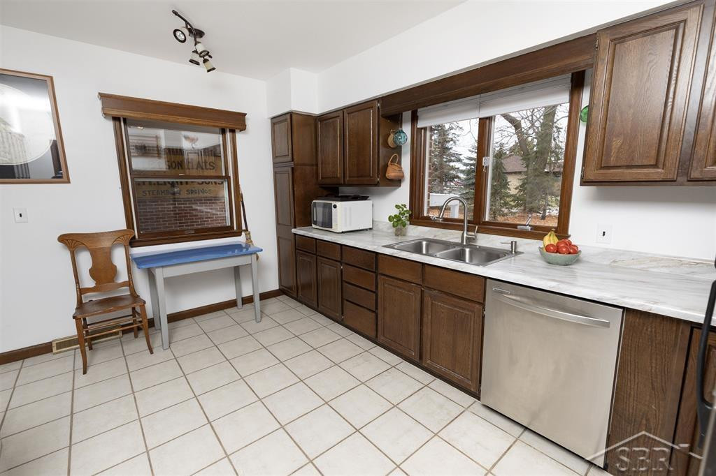 291 E Oak Street, Harrison, MI 48625 — Photo 11