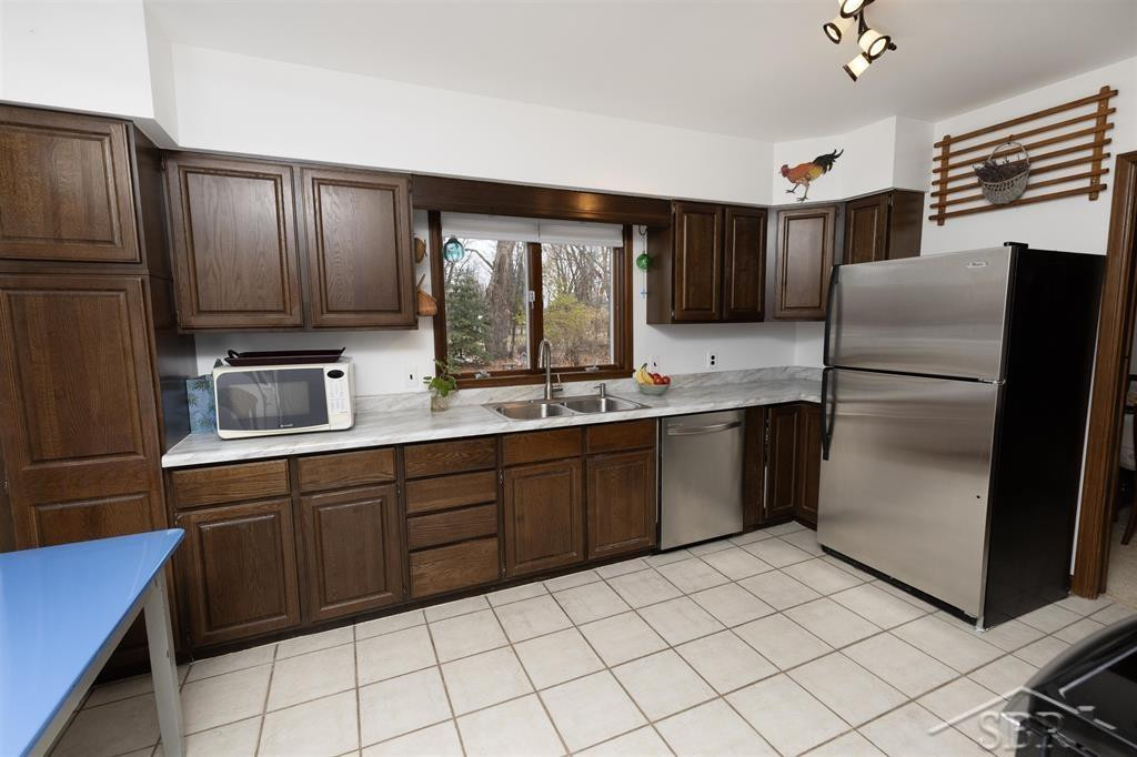 291 E Oak Street, Harrison, MI 48625 — Photo 12