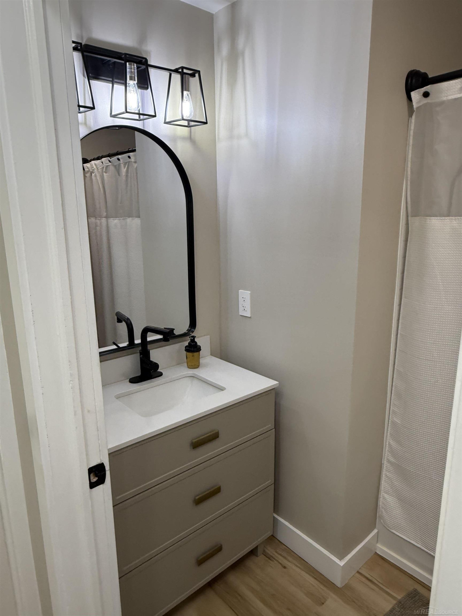 16888 Farmington Road, Livonia, MI 48154 — Photo 23