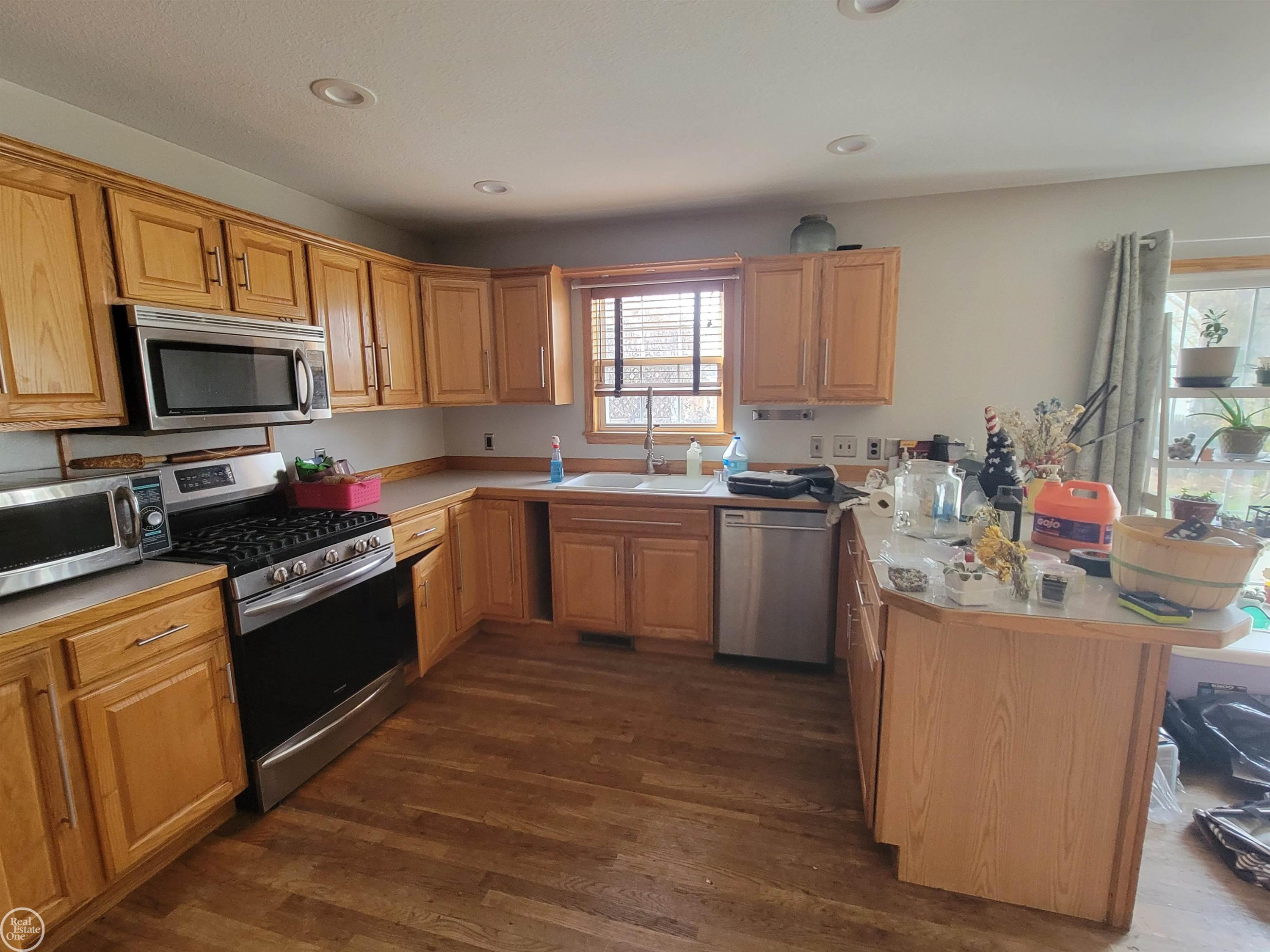 2897 GULFSTREAM Drive, Saginaw, MI 48603 — Photo 8