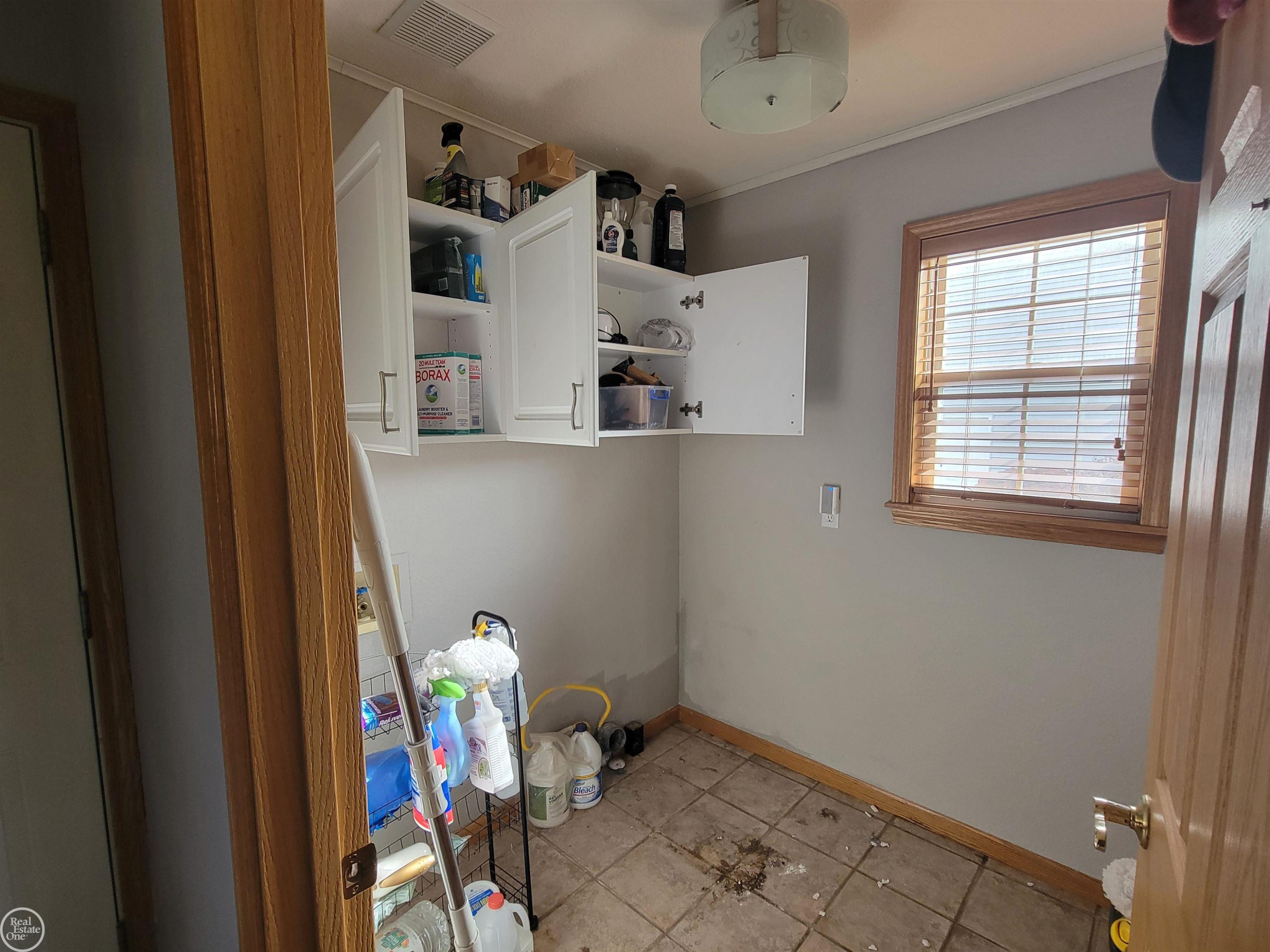 2897 GULFSTREAM Drive, Saginaw, MI 48603 — Photo 9