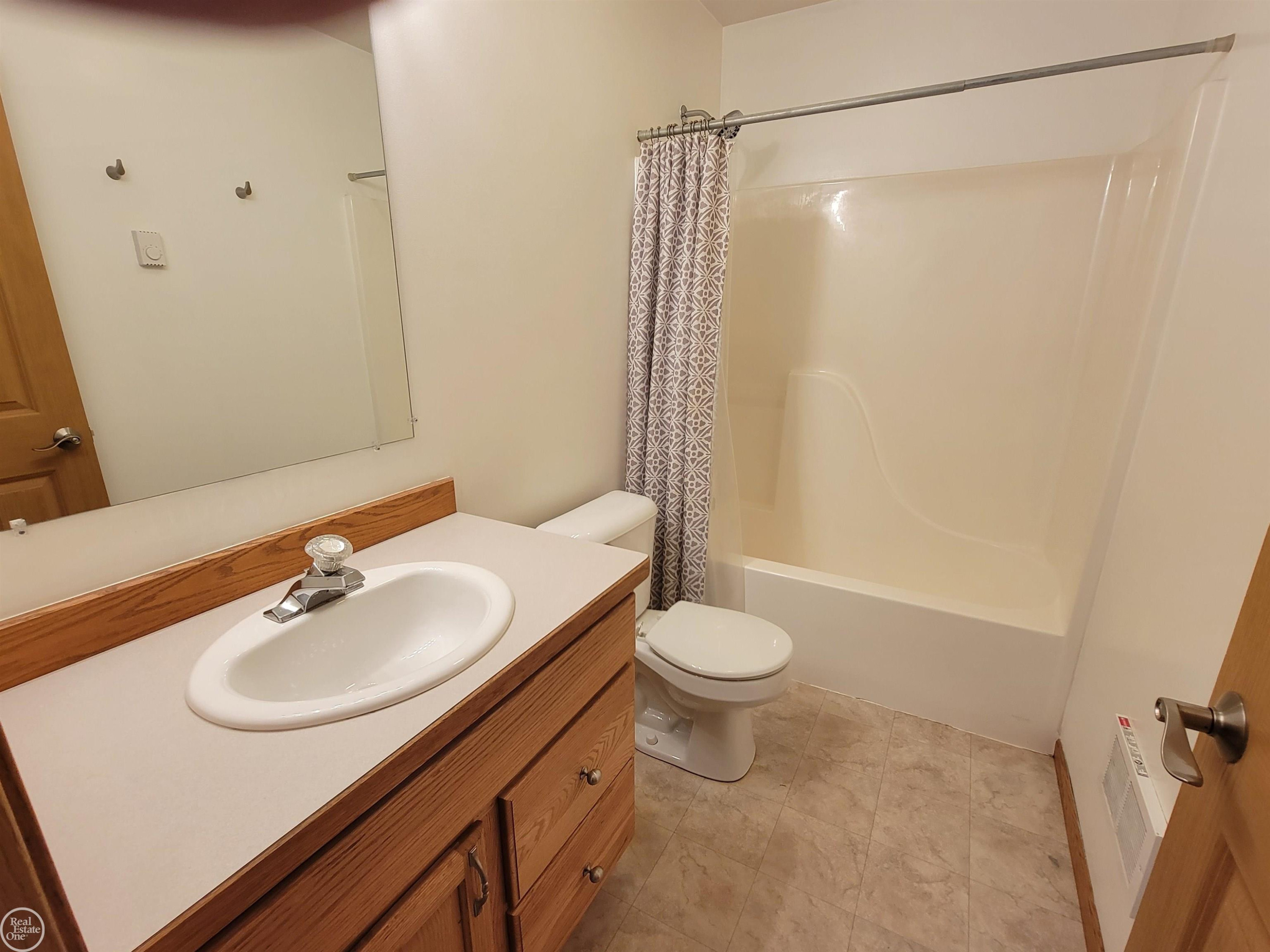 2897 GULFSTREAM Drive, Saginaw, MI 48603 — Photo 22