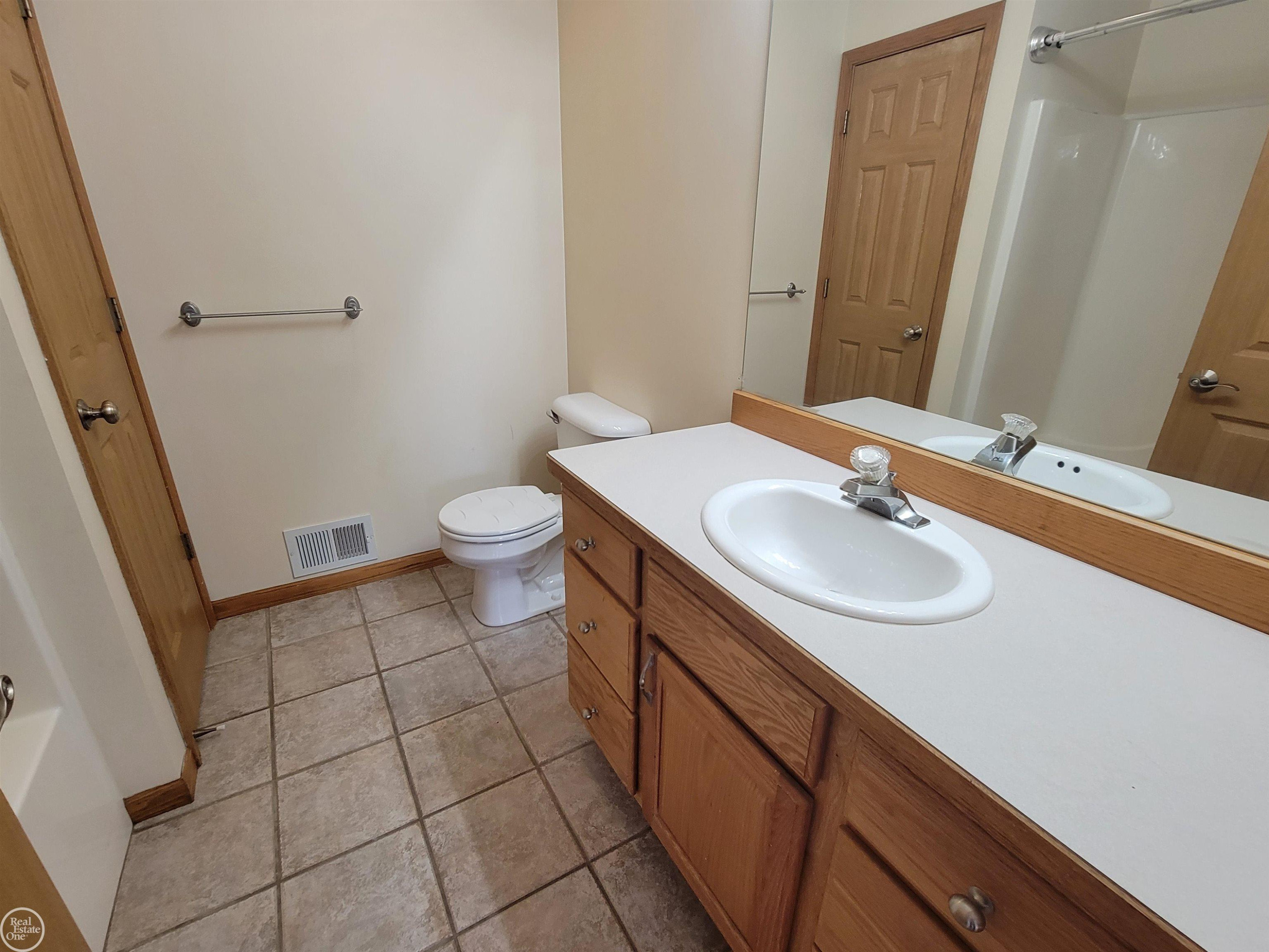 2897 GULFSTREAM Drive, Saginaw, MI 48603 — Photo 24