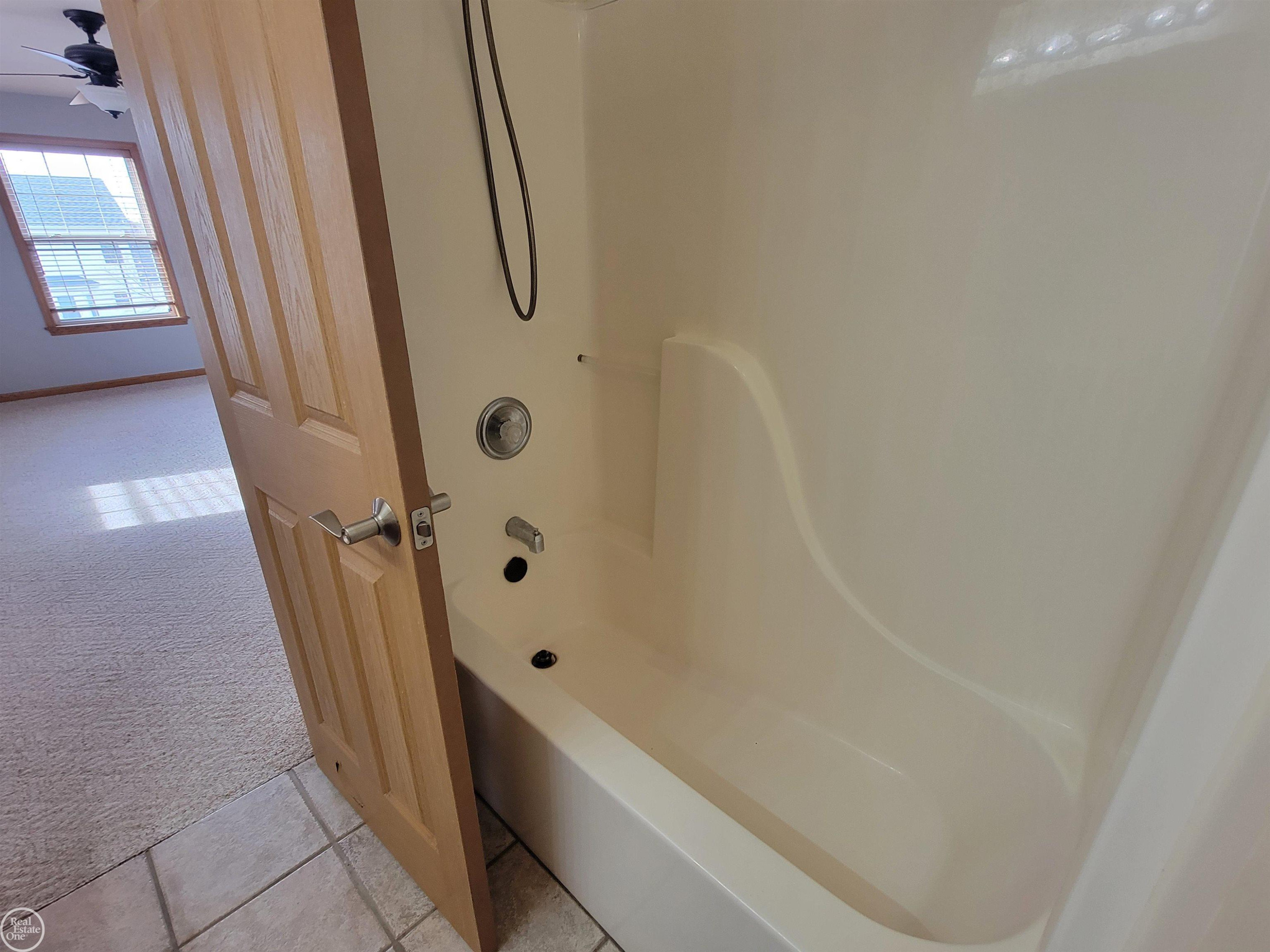 2897 GULFSTREAM Drive, Saginaw, MI 48603 — Photo 25