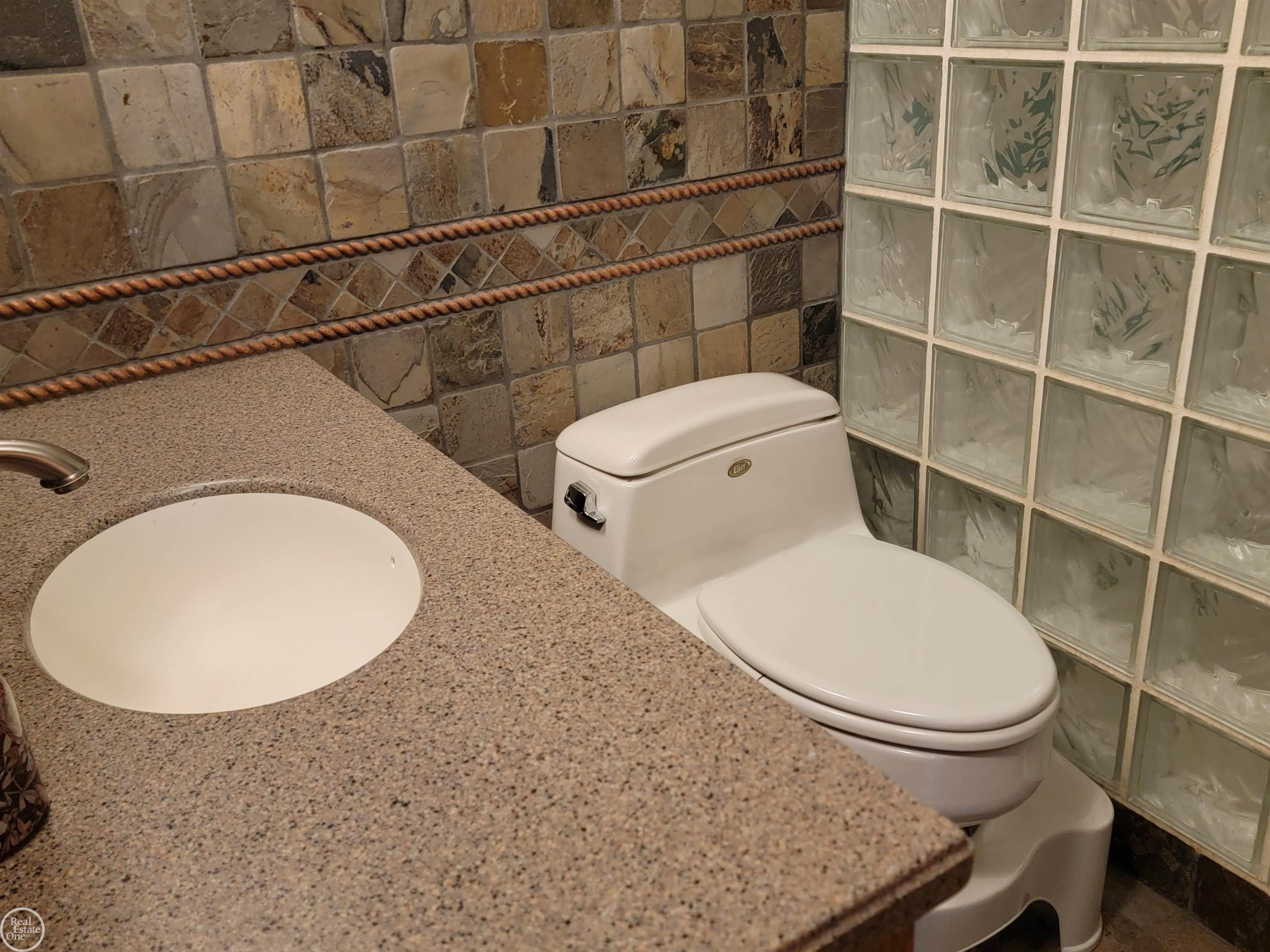 2897 GULFSTREAM Drive, Saginaw, MI 48603 — Photo 32