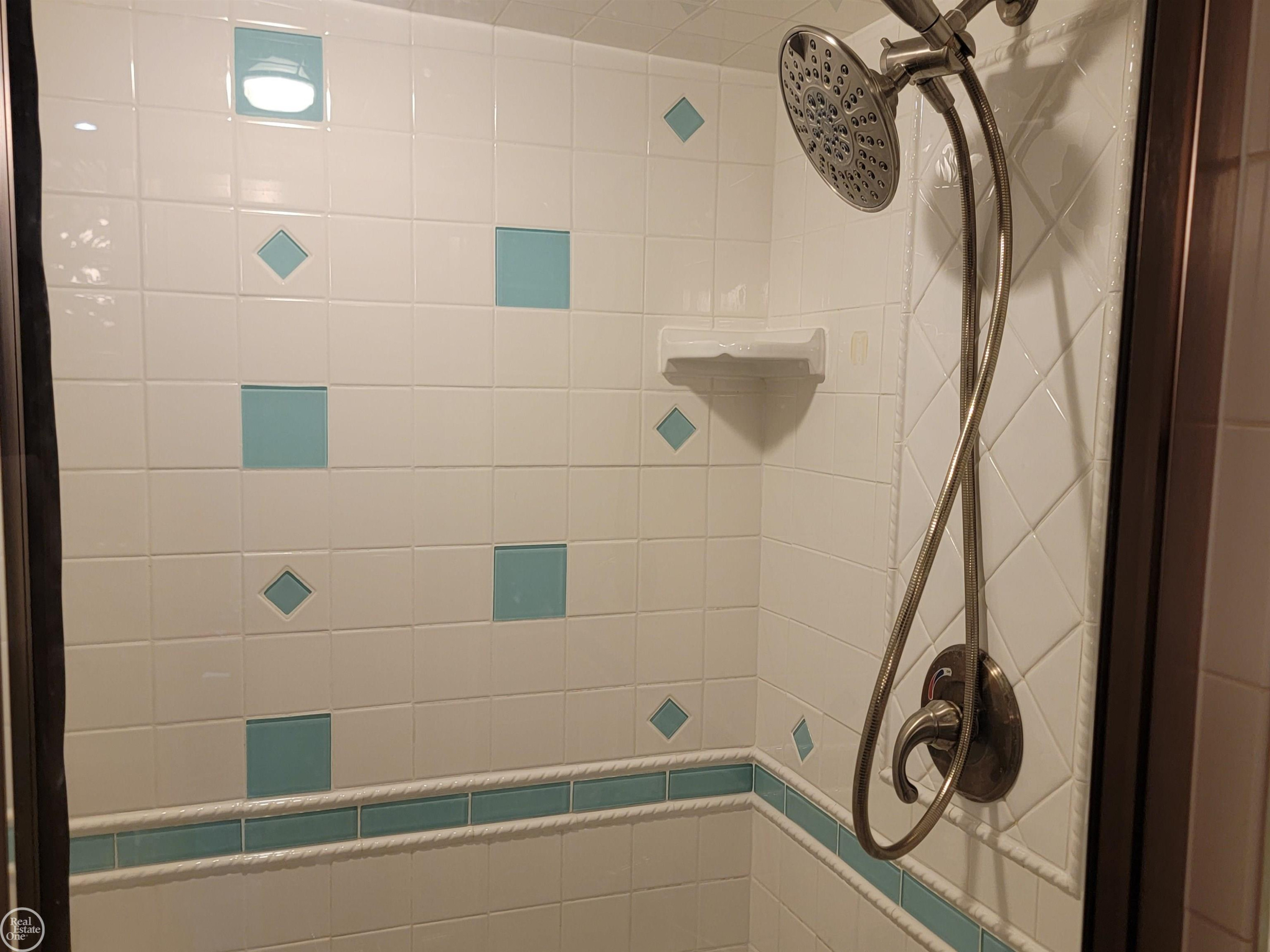 2897 GULFSTREAM Drive, Saginaw, MI 48603 — Photo 33