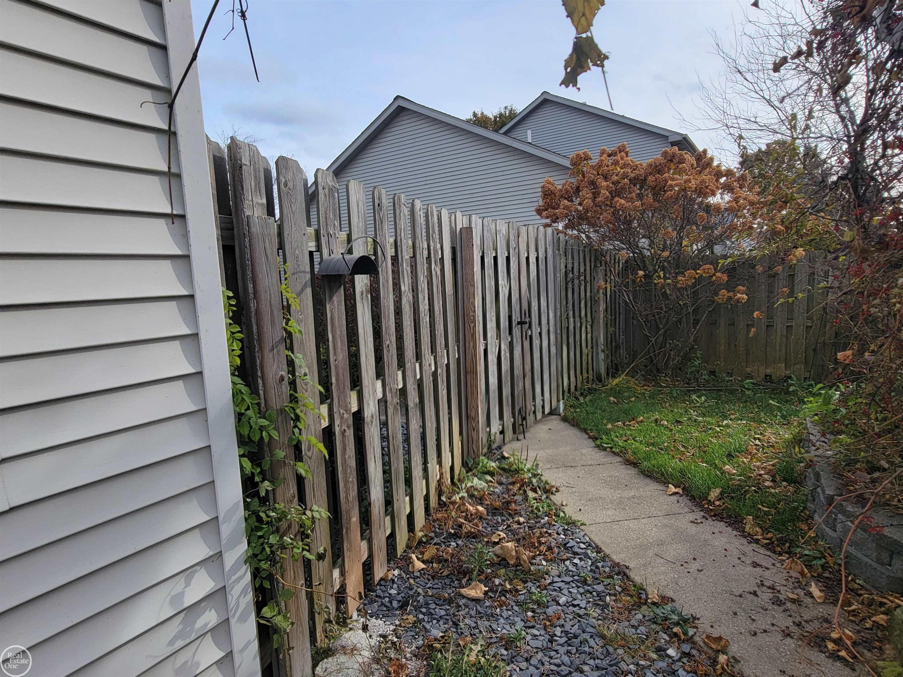 2897 GULFSTREAM Drive, Saginaw, MI 48603 — Photo 45
