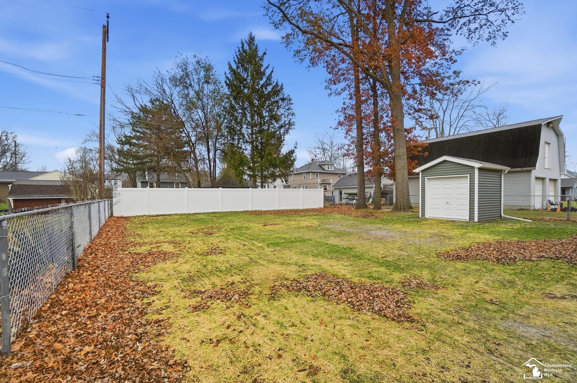 12850 Crane Street, Carleton, MI 48117 — Photo 32