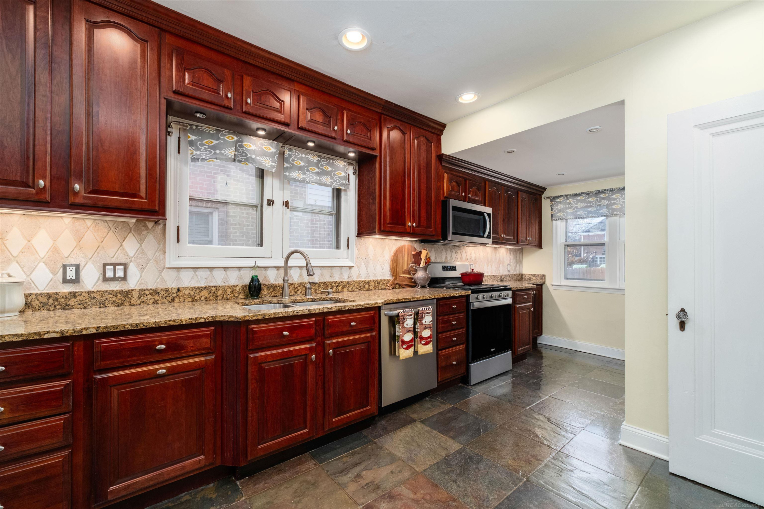 341 Mcmillan Road, Grosse Pointe Farms, MI 48236 — Photo 22