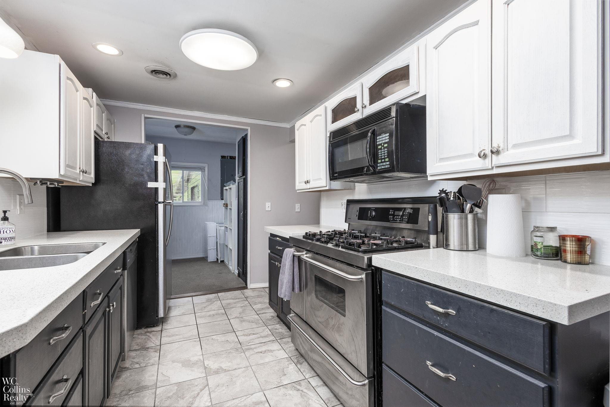 656 Lawson Drive, Lake Orion, MI 48362 — Photo 11