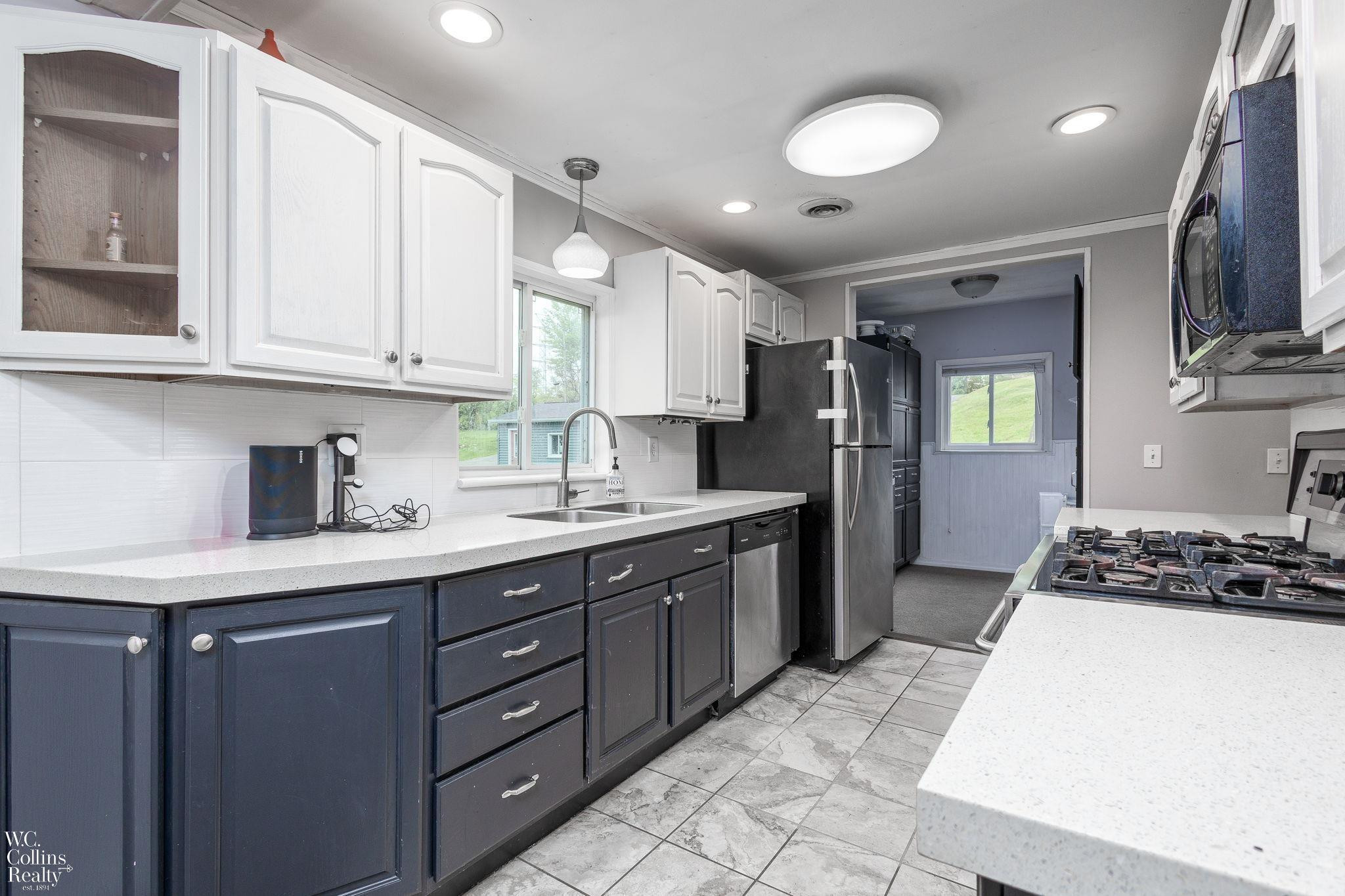 656 Lawson Drive, Lake Orion, MI 48362 — Photo 14