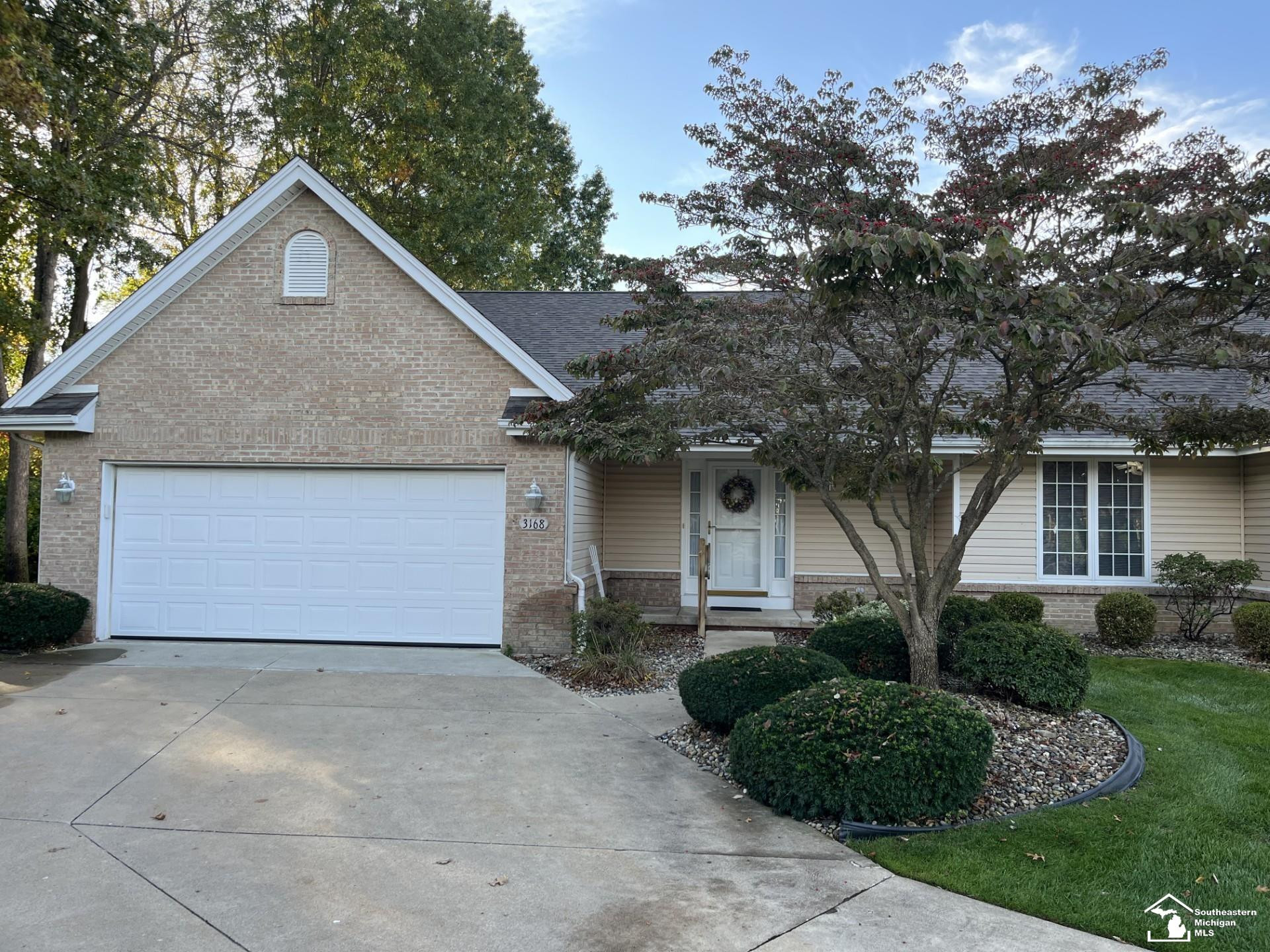 3168 Crystal Court, Lambertville, MI 48144 — Photo 2