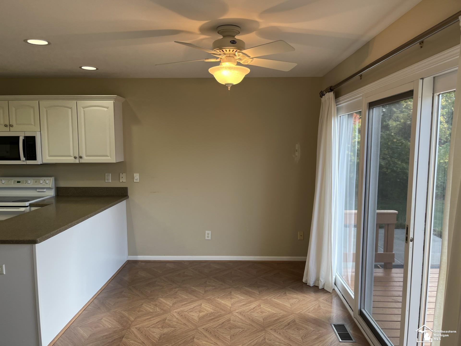 3168 Crystal Court, Lambertville, MI 48144 — Photo 12