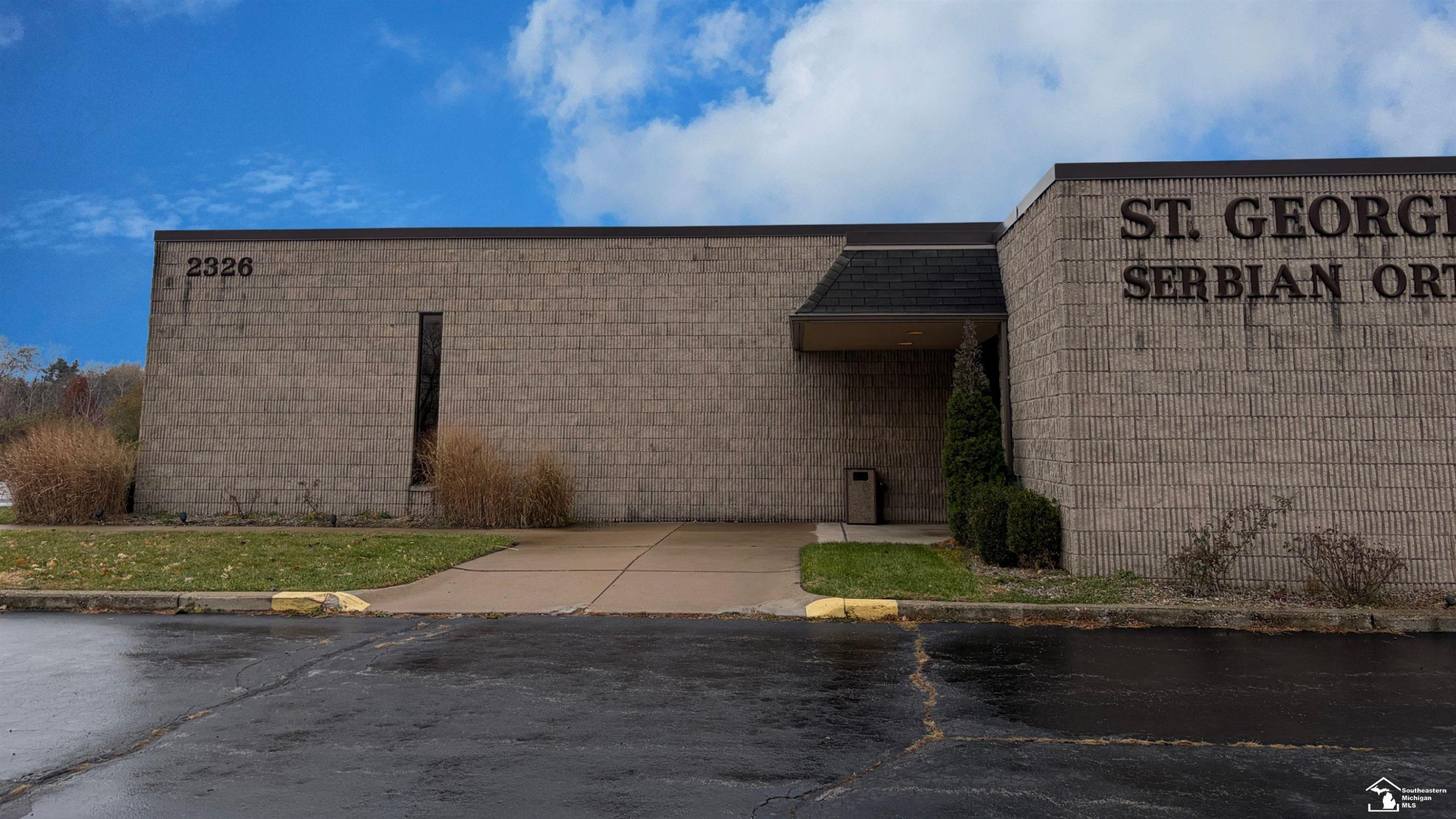 2326 N Monroe Street, Monroe, MI 48162 — front exterior
