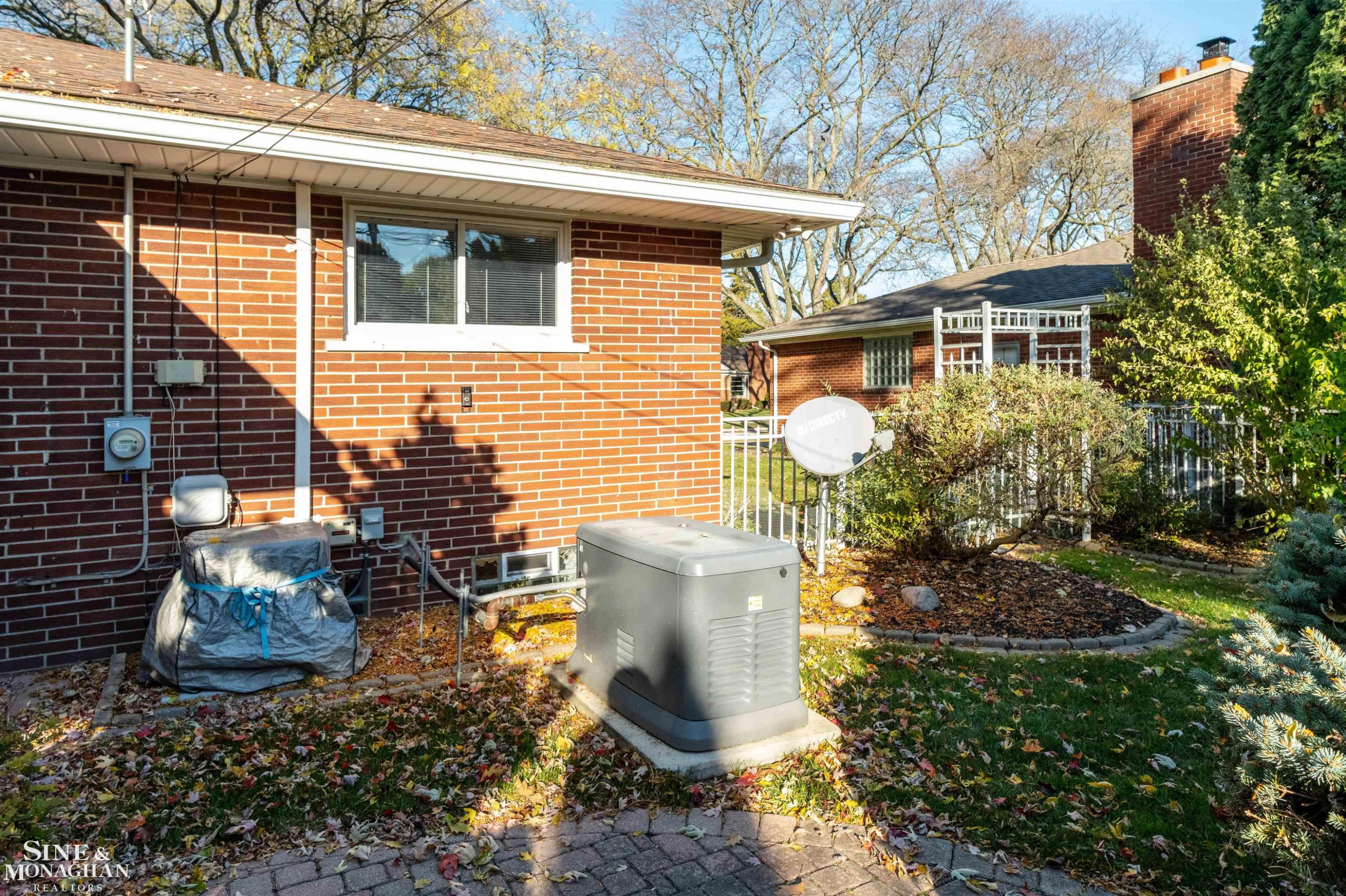 55 S Edgewood Drive, Grosse Pointe Shores, MI 48236 — Photo 64