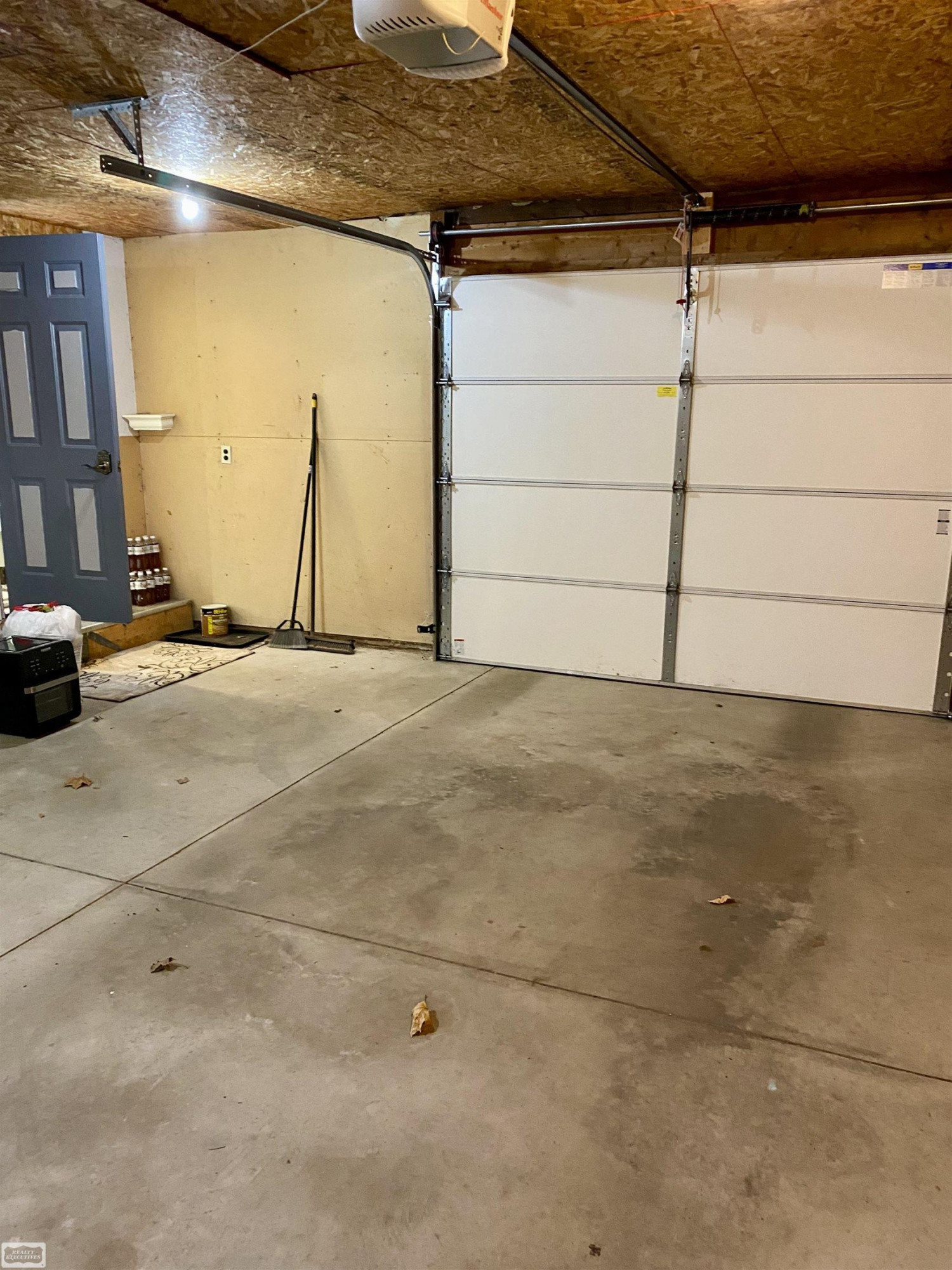 203 E Kempf Court, Capac, MI 48014 — Photo 32