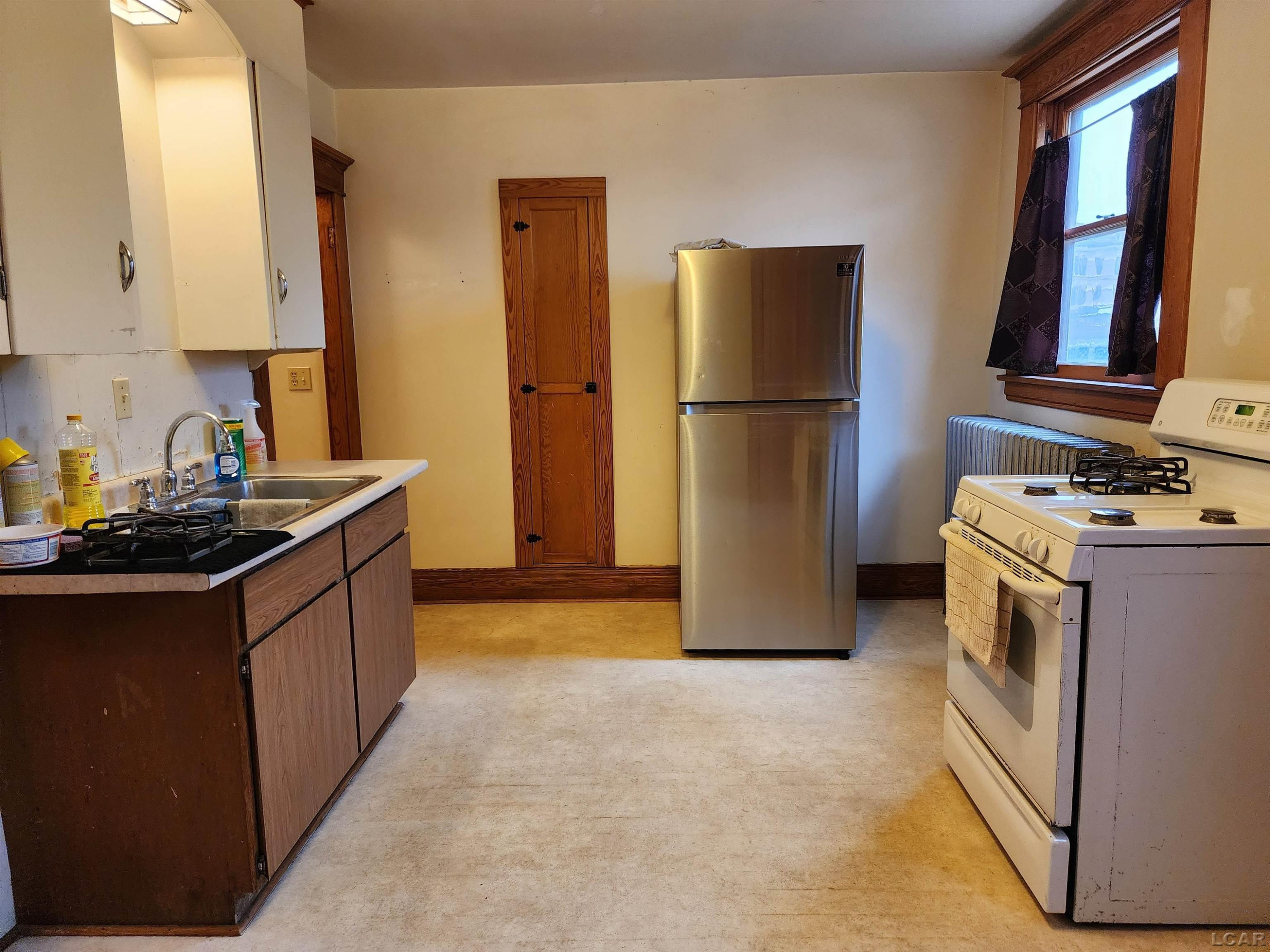228 W Church Street, Adrian, MI 49221 — Photo 6