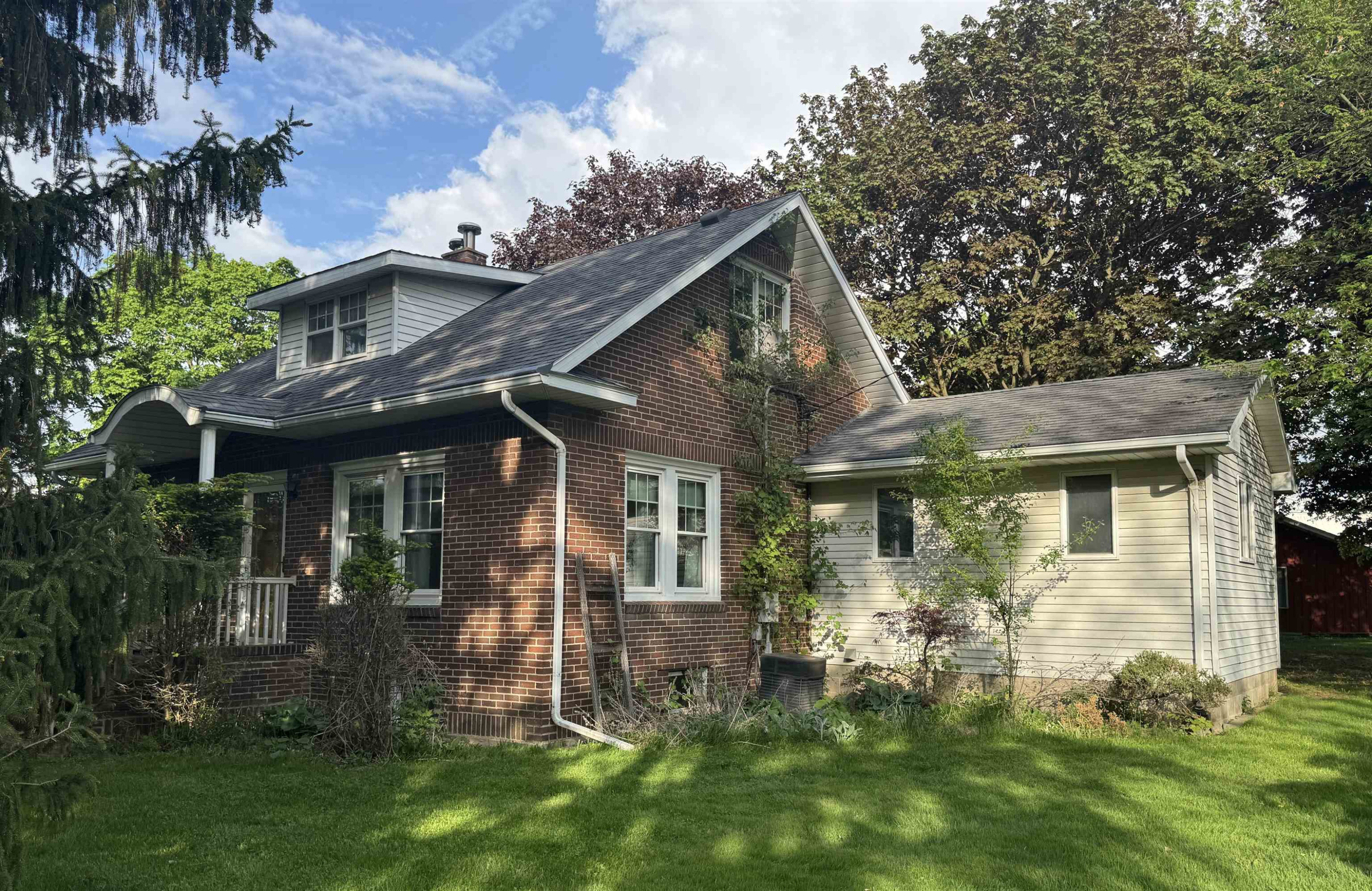1627 S M-52 Highway, Owosso, MI 48867 — front exterior